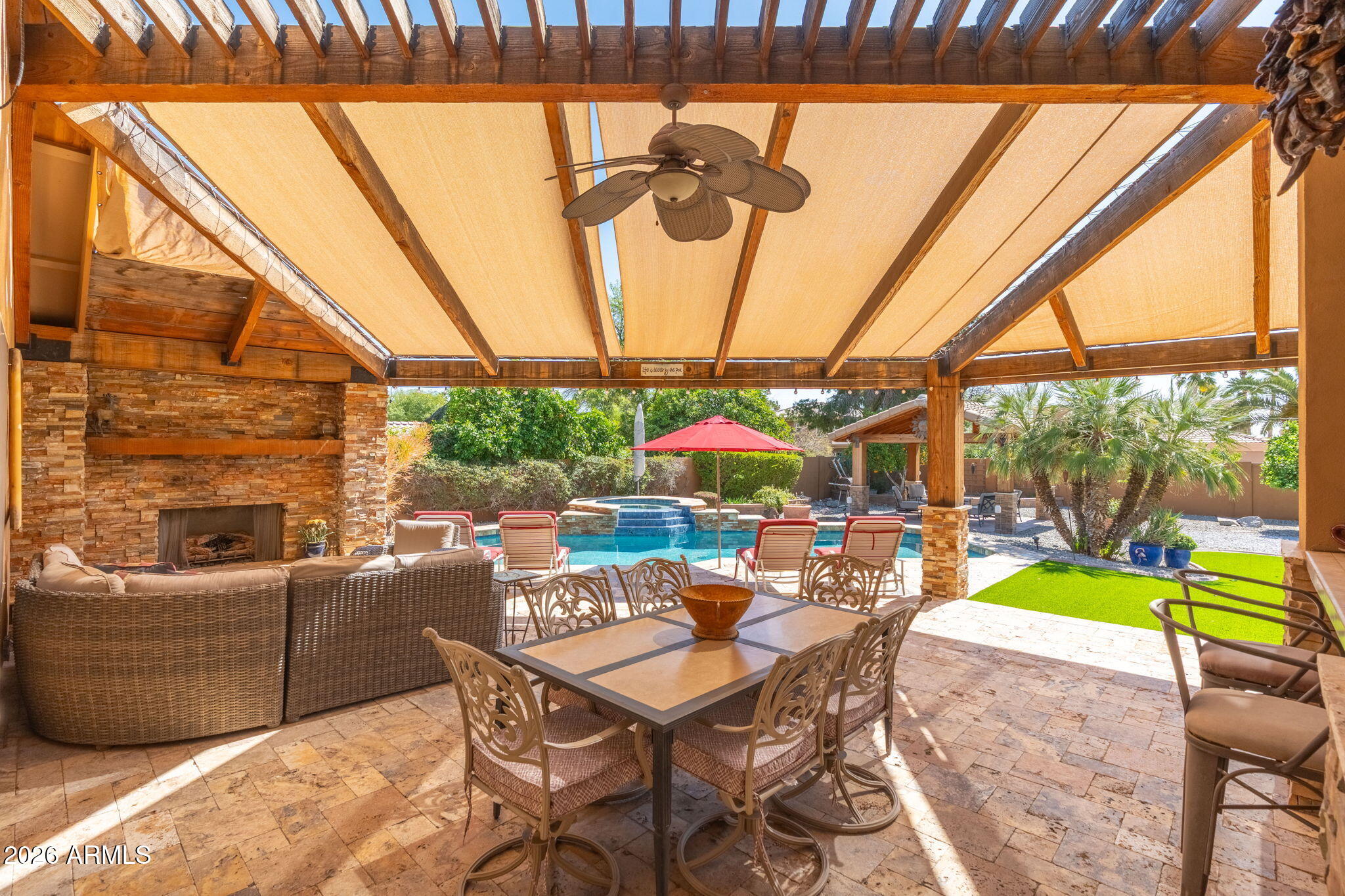 4613 W DESERT HOLLOW Drive