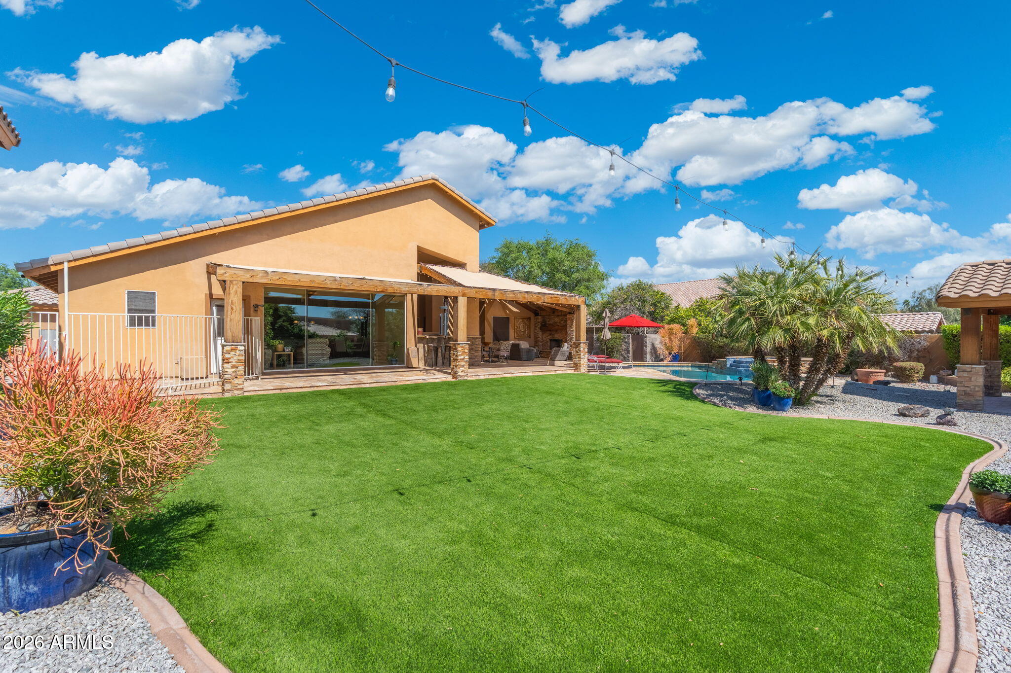 4613 W DESERT HOLLOW Drive