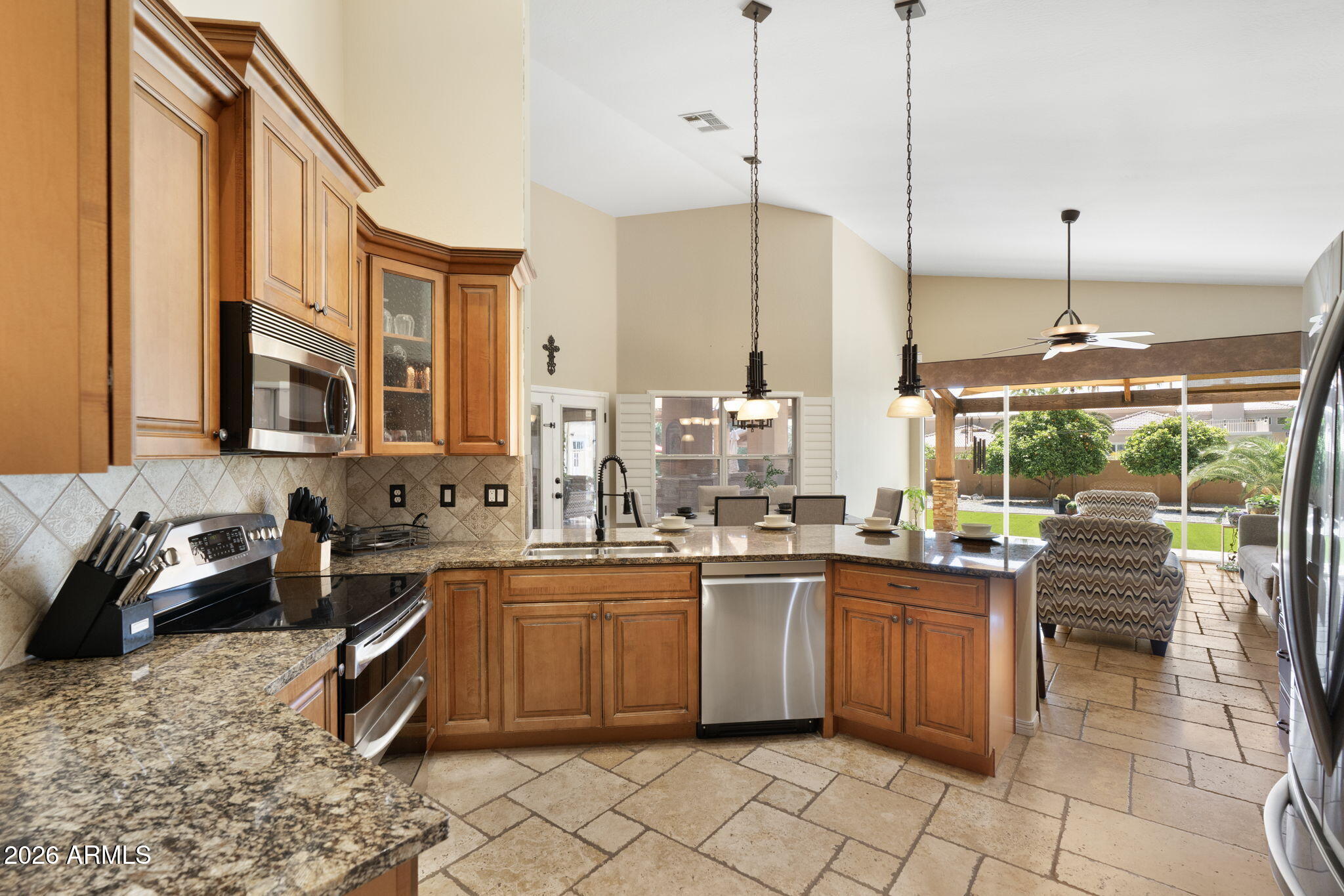 4613 W DESERT HOLLOW Drive