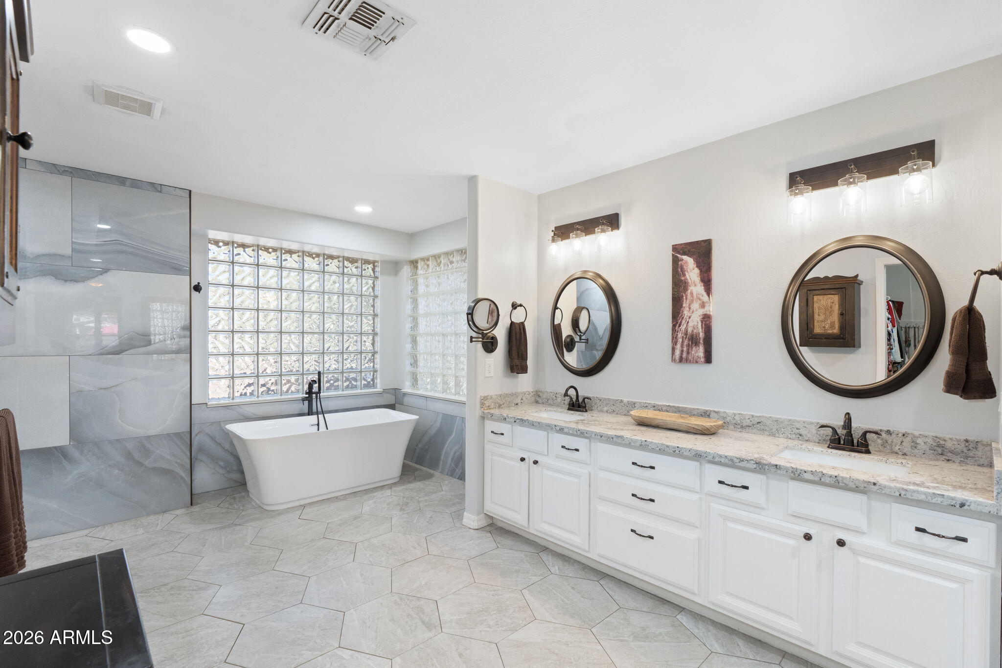 4613 W DESERT HOLLOW Drive