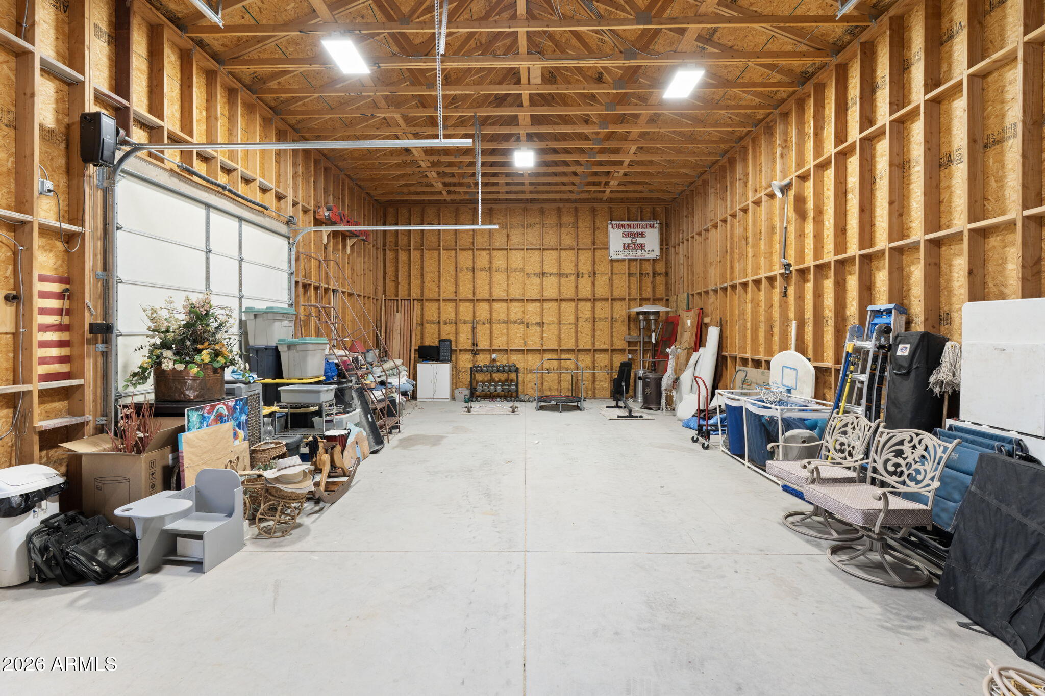 4613 W DESERT HOLLOW Drive