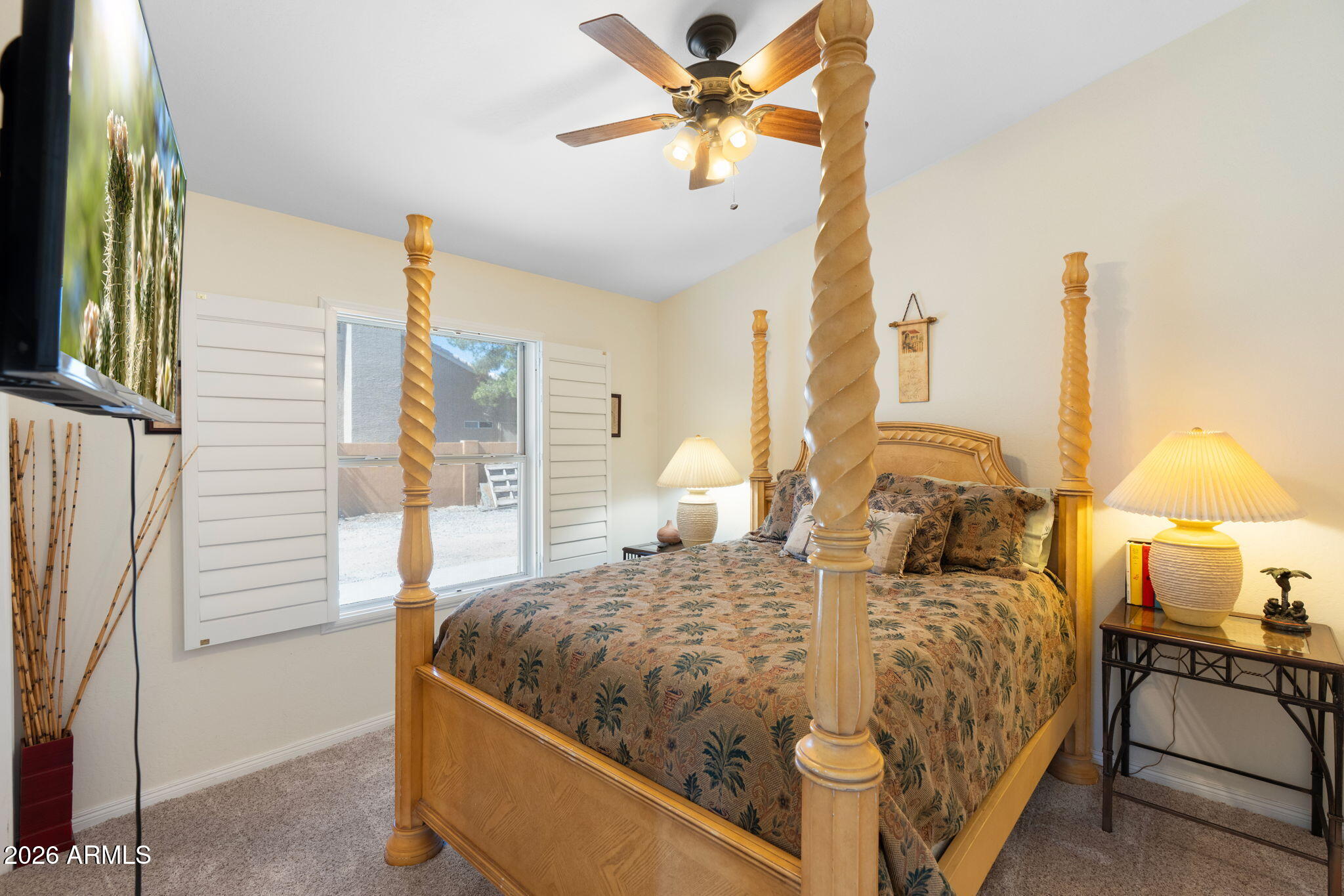 4613 W DESERT HOLLOW Drive