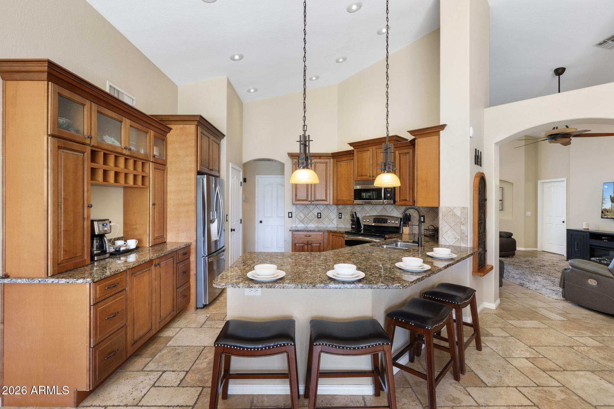 4613 W DESERT HOLLOW Drive