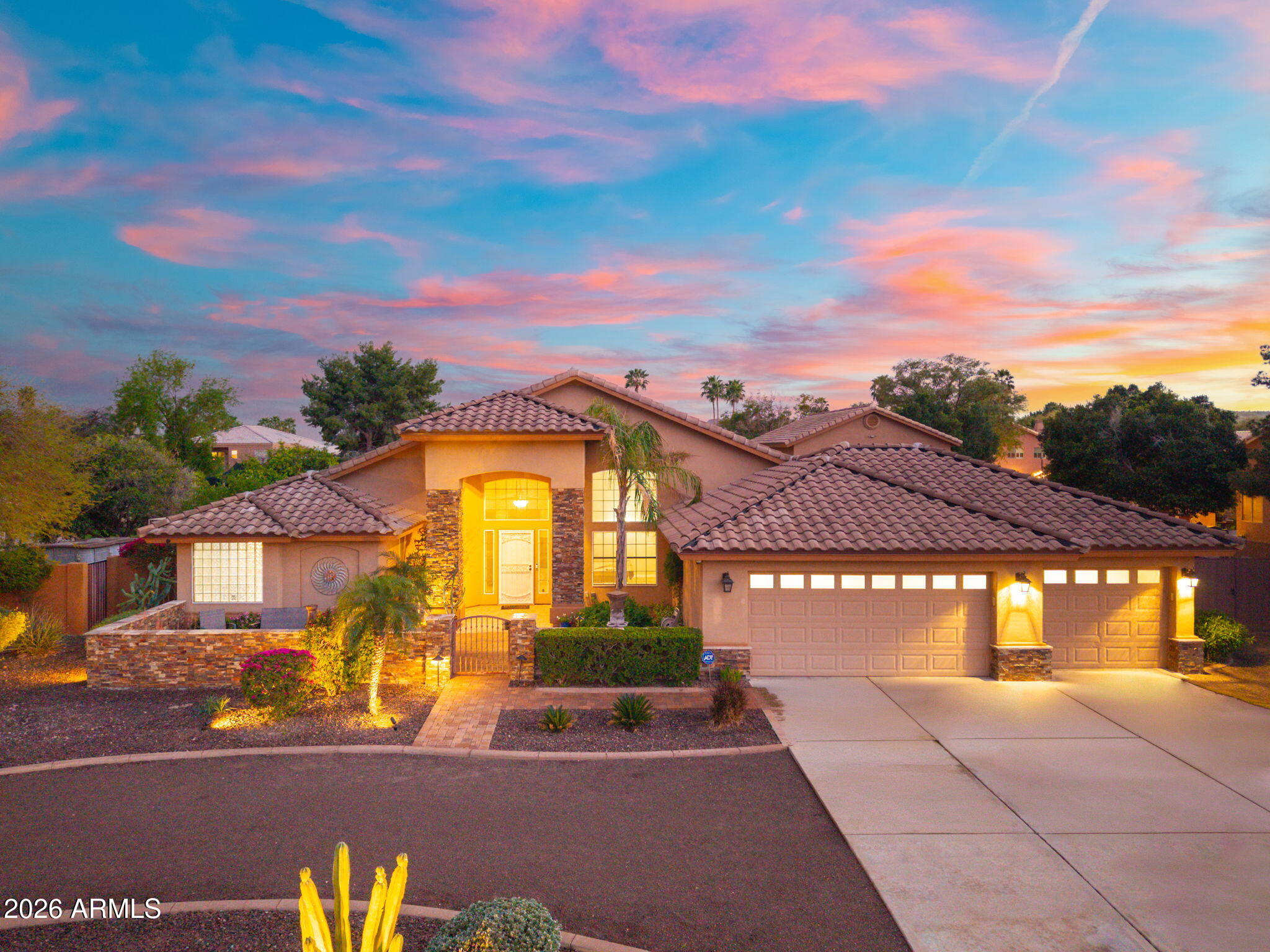 4613 W DESERT HOLLOW Drive