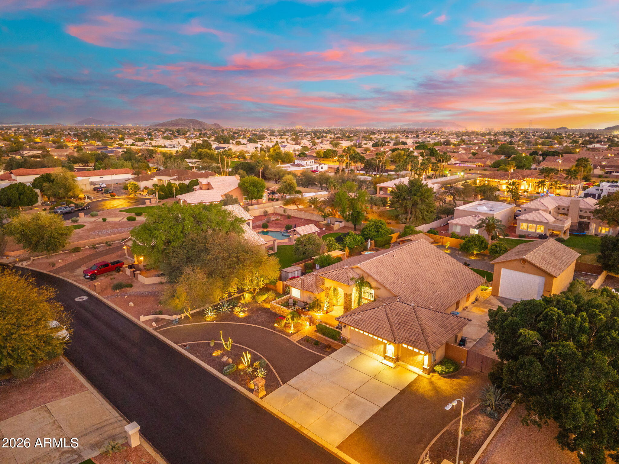 4613 W DESERT HOLLOW Drive