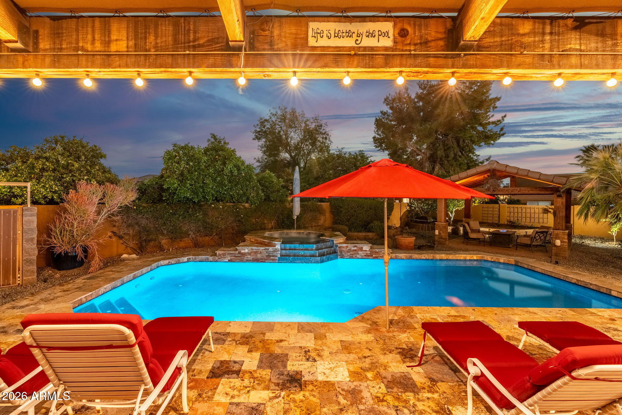 4613 W DESERT HOLLOW Drive