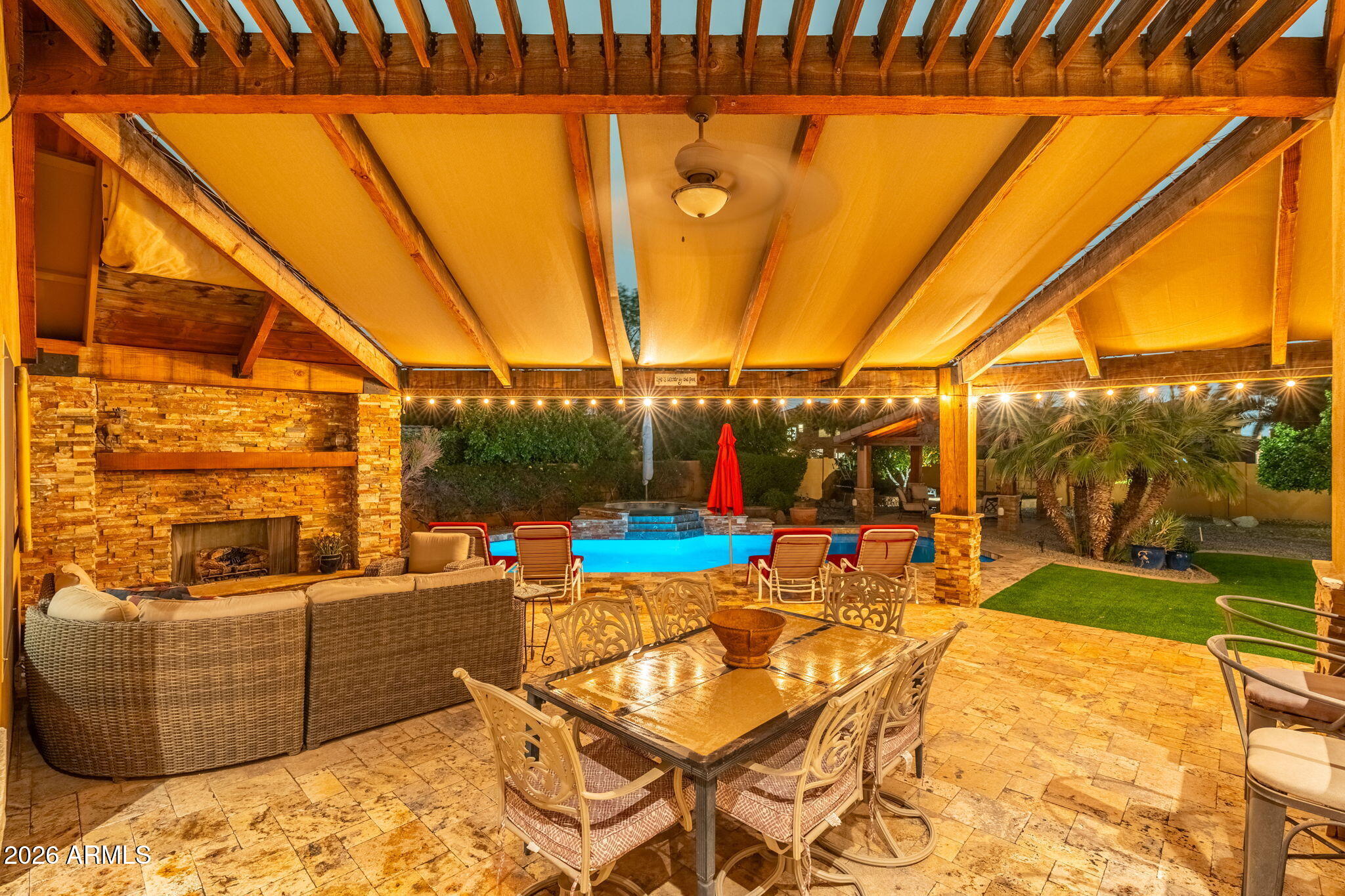 4613 W DESERT HOLLOW Drive