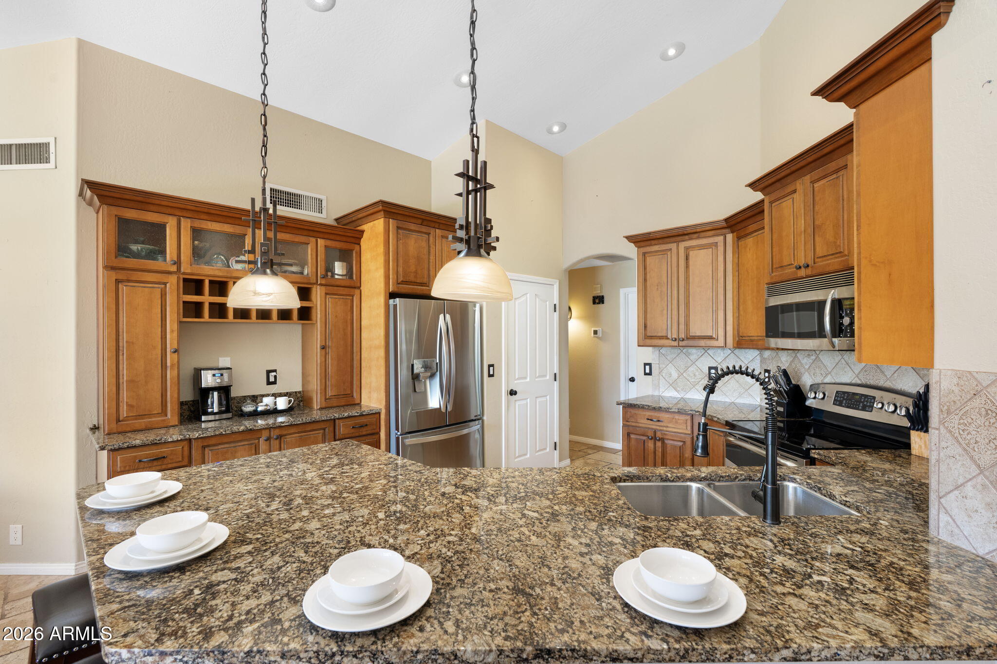 4613 W DESERT HOLLOW Drive