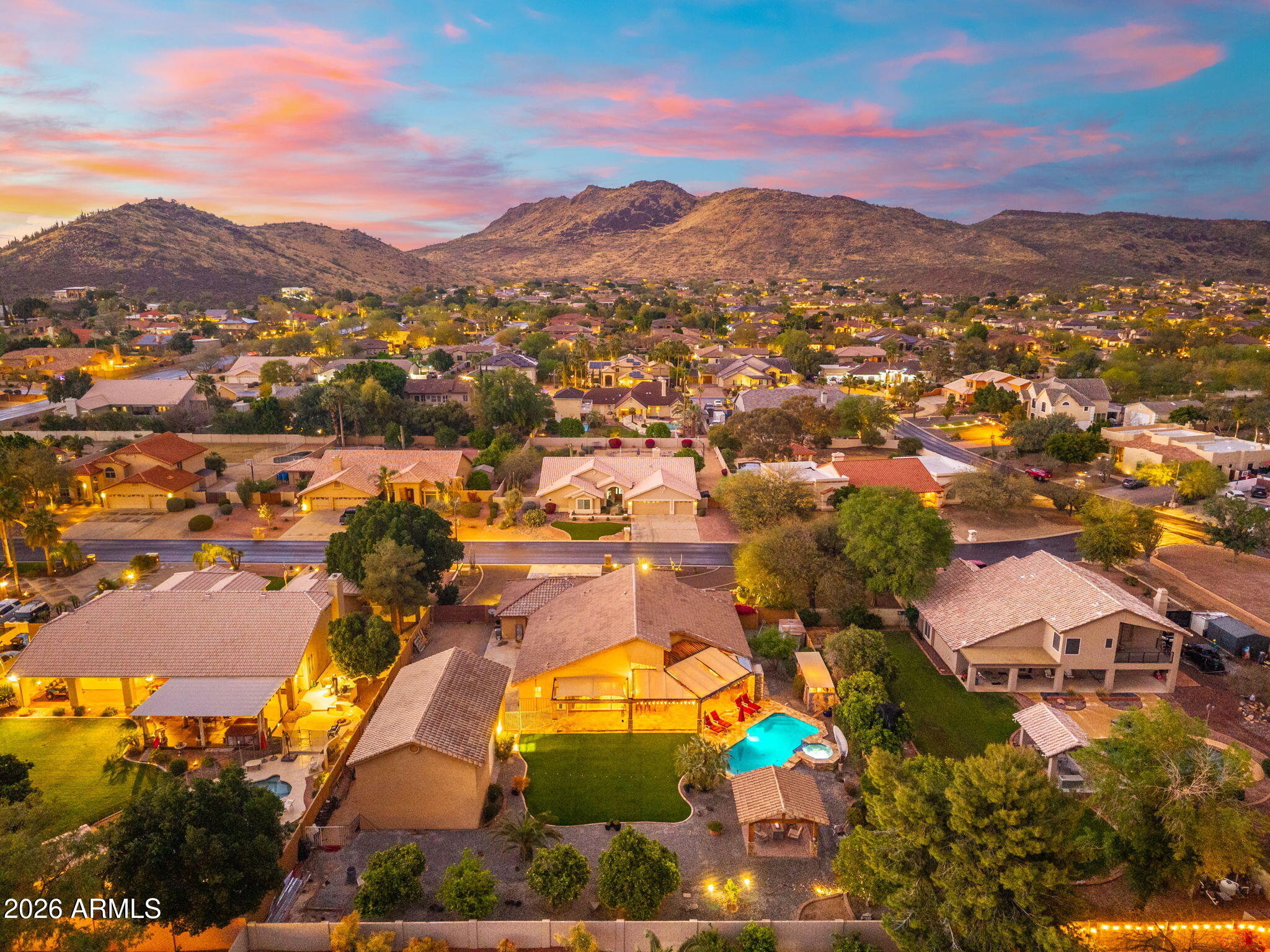 4613 W DESERT HOLLOW Drive