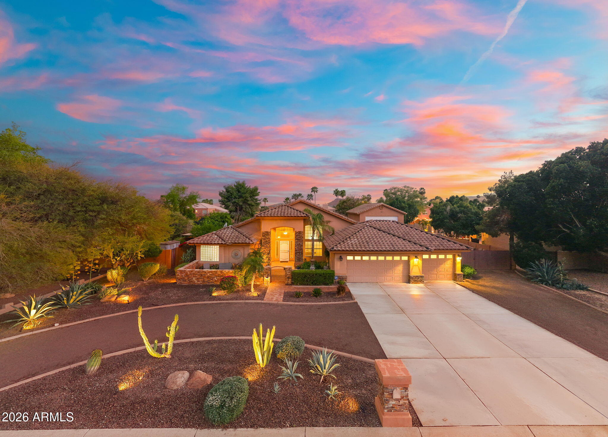 4613 W DESERT HOLLOW Drive