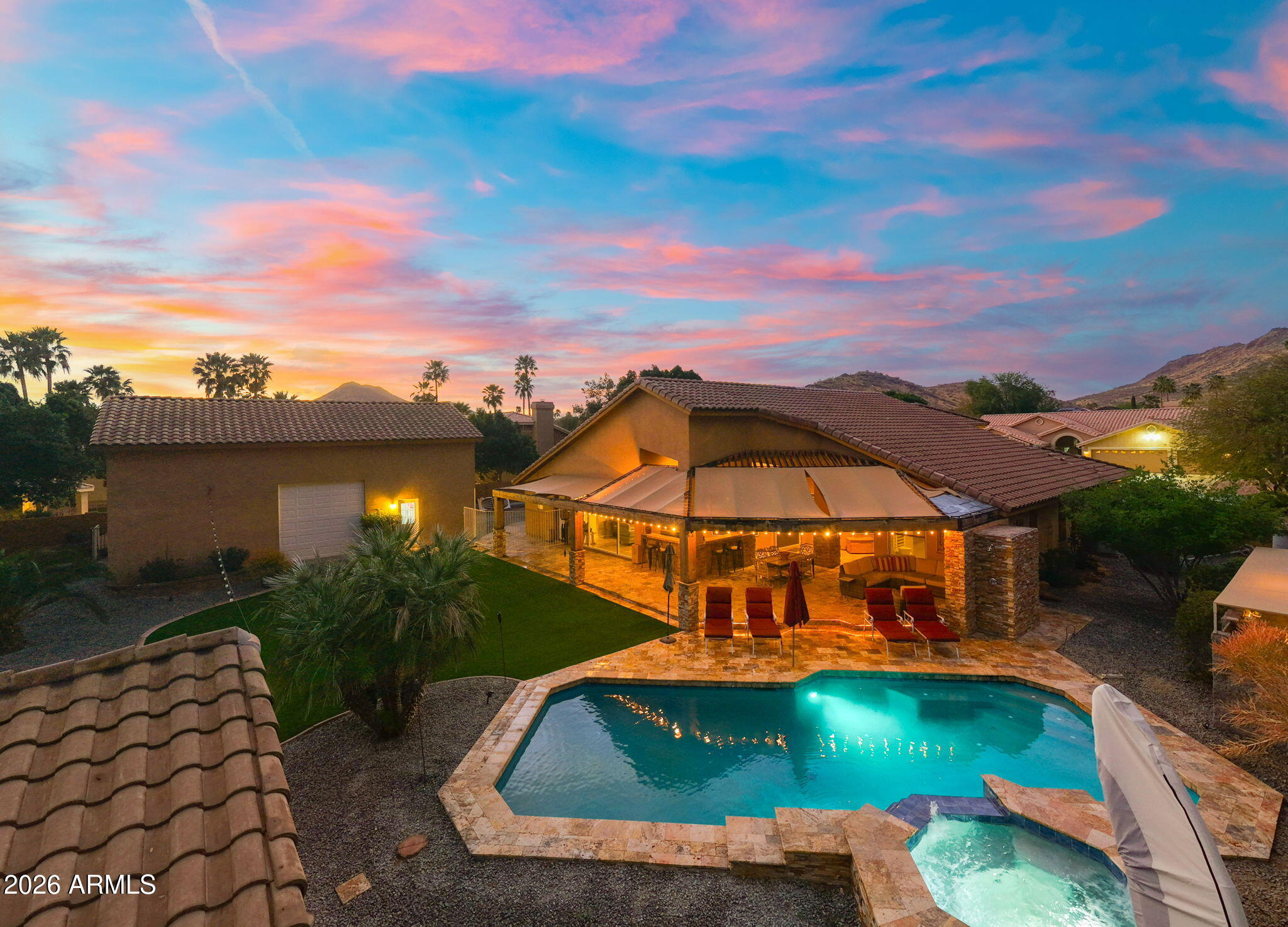 4613 W DESERT HOLLOW Drive