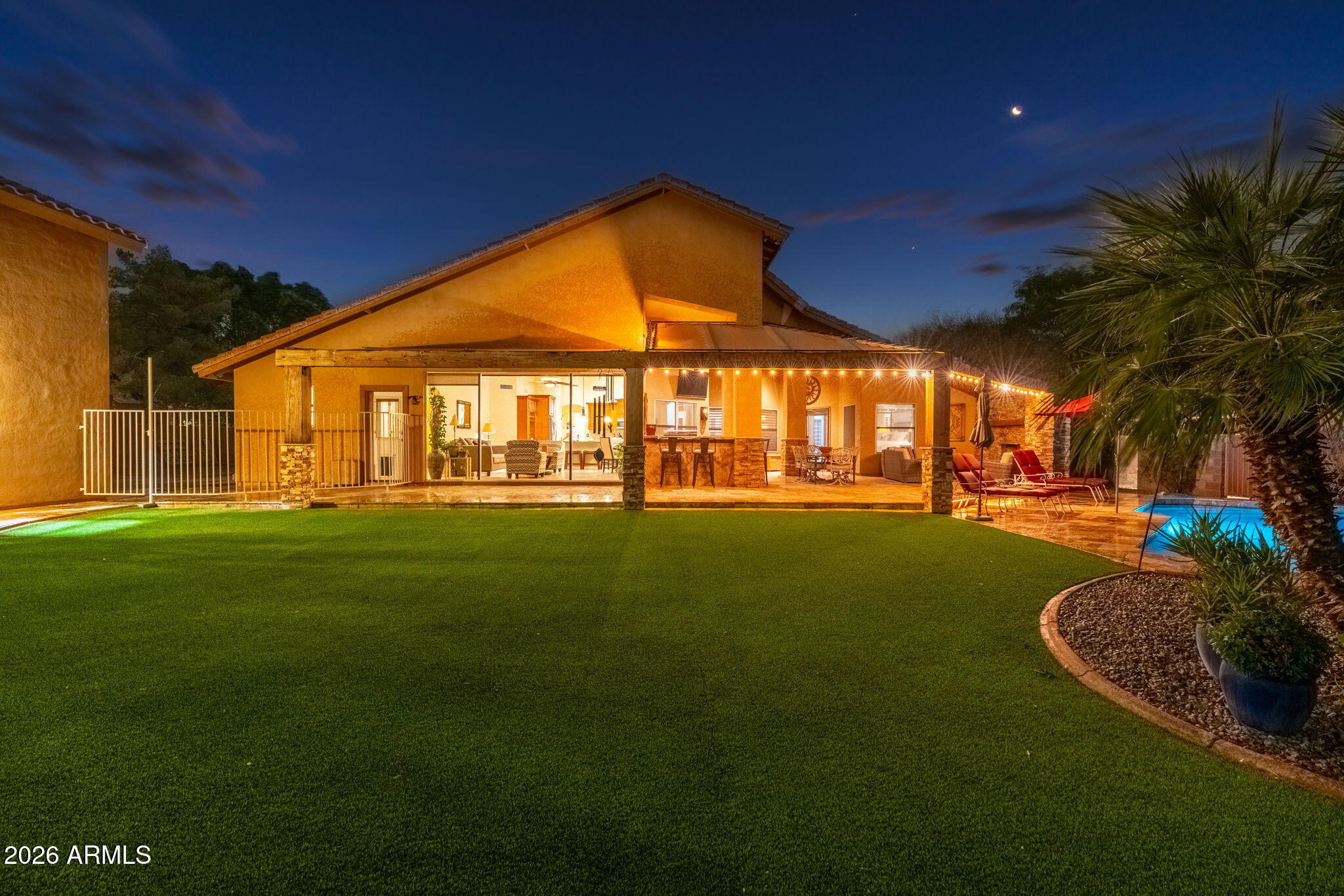 4613 W DESERT HOLLOW Drive