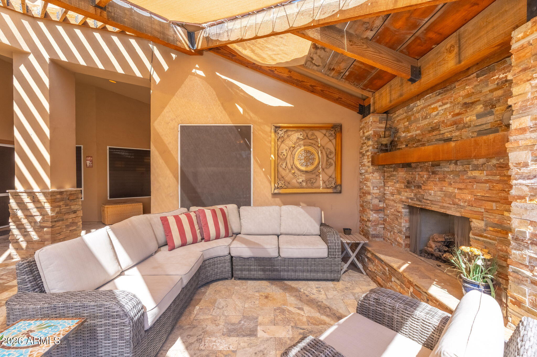 4613 W DESERT HOLLOW Drive