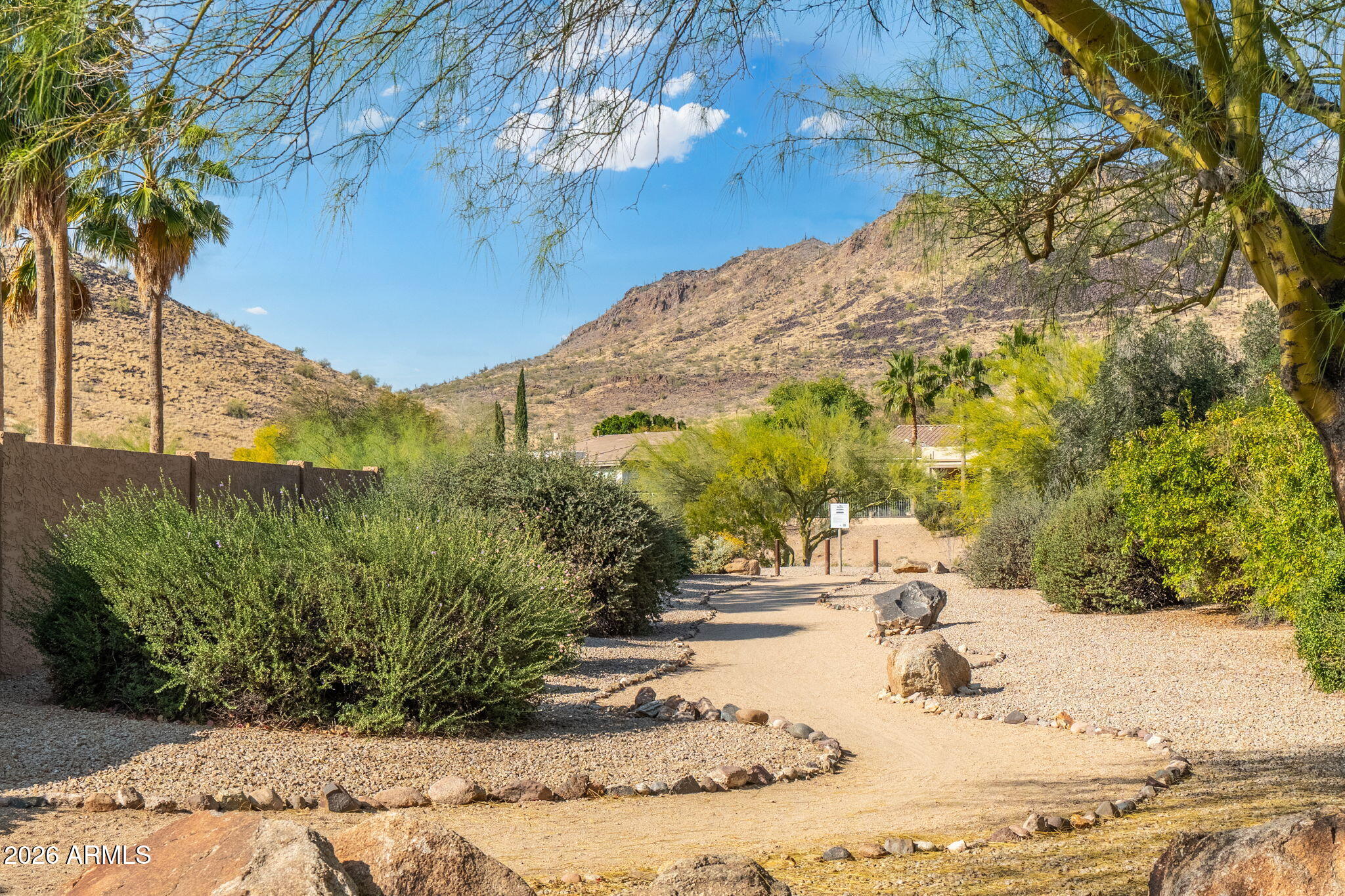 4613 W DESERT HOLLOW Drive