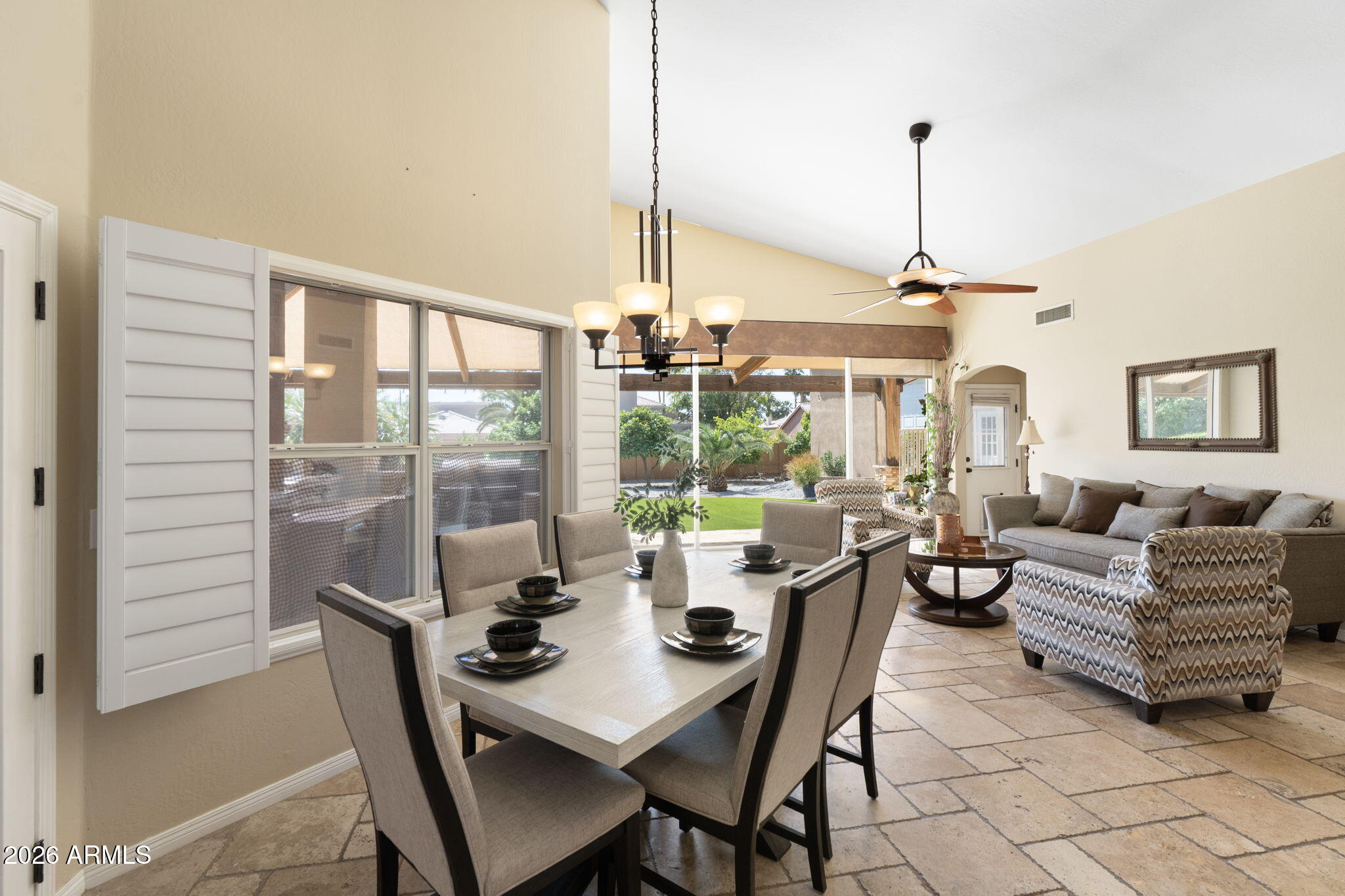 4613 W DESERT HOLLOW Drive