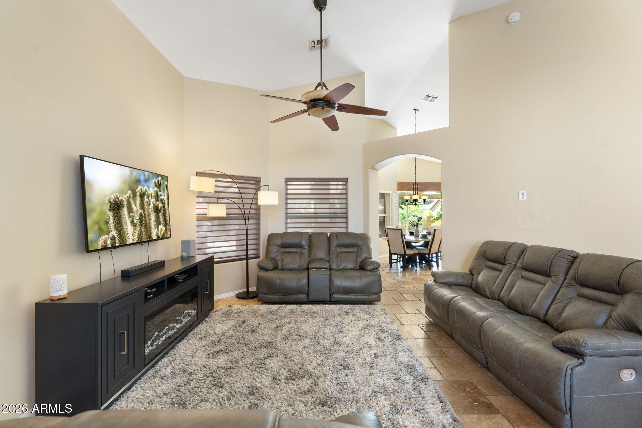 4613 W DESERT HOLLOW Drive