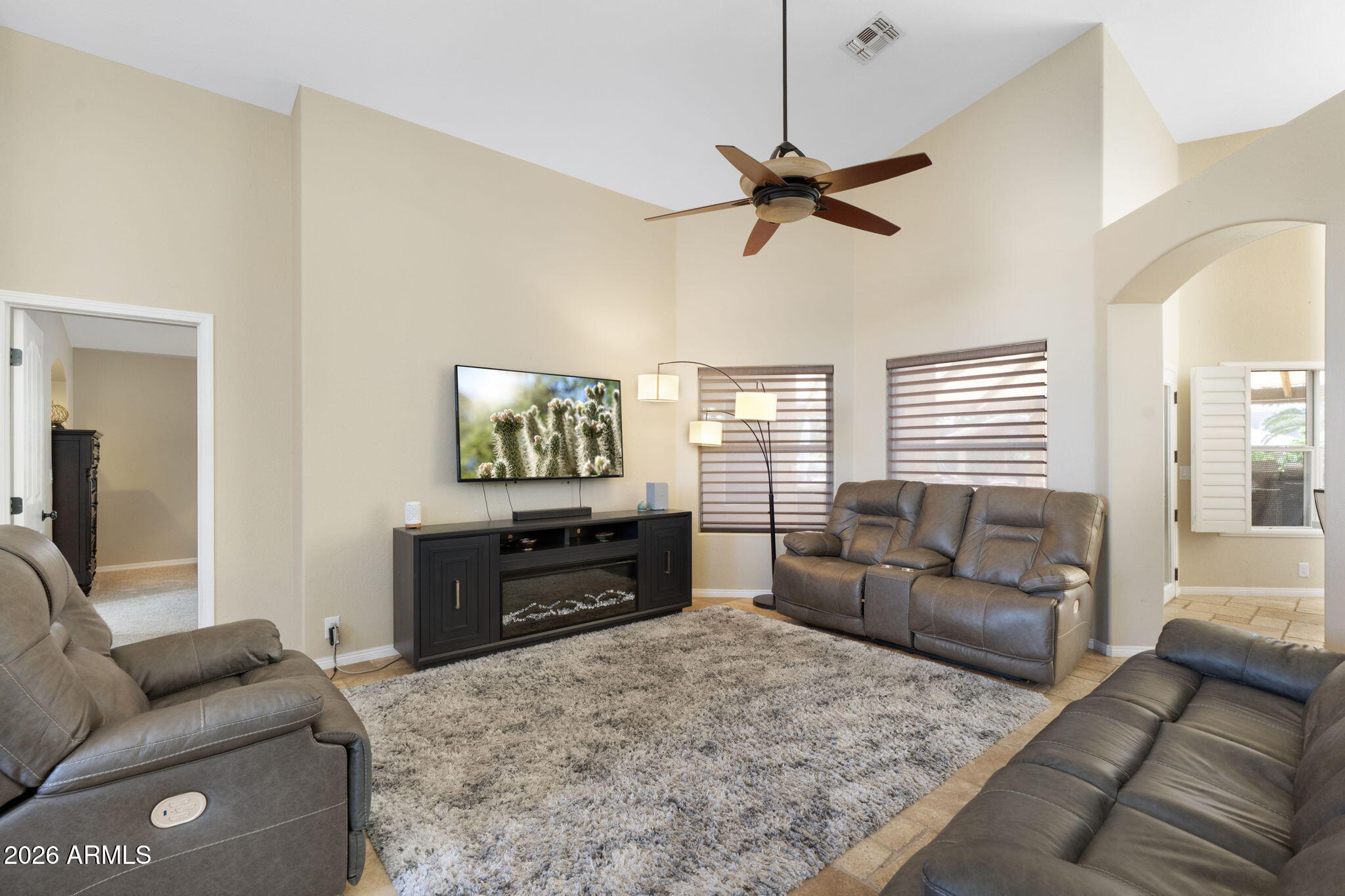 4613 W DESERT HOLLOW Drive