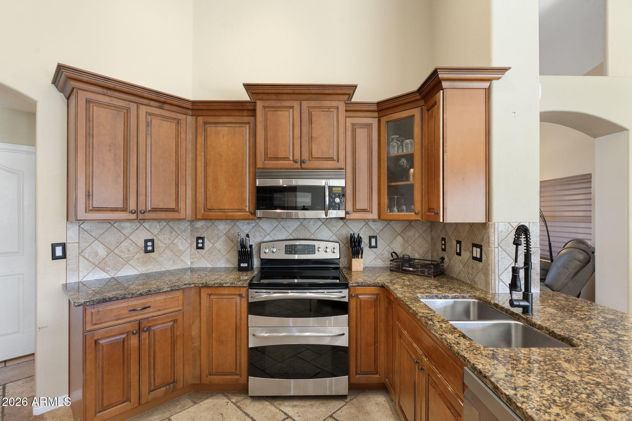 4613 W DESERT HOLLOW Drive