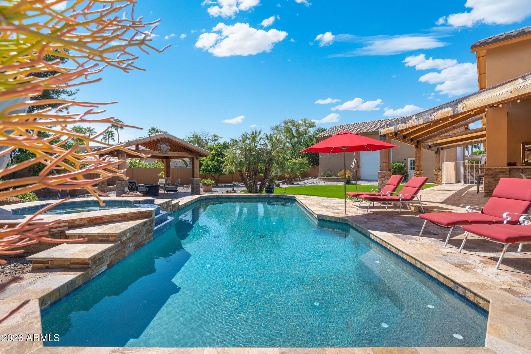 4613 W DESERT HOLLOW Drive