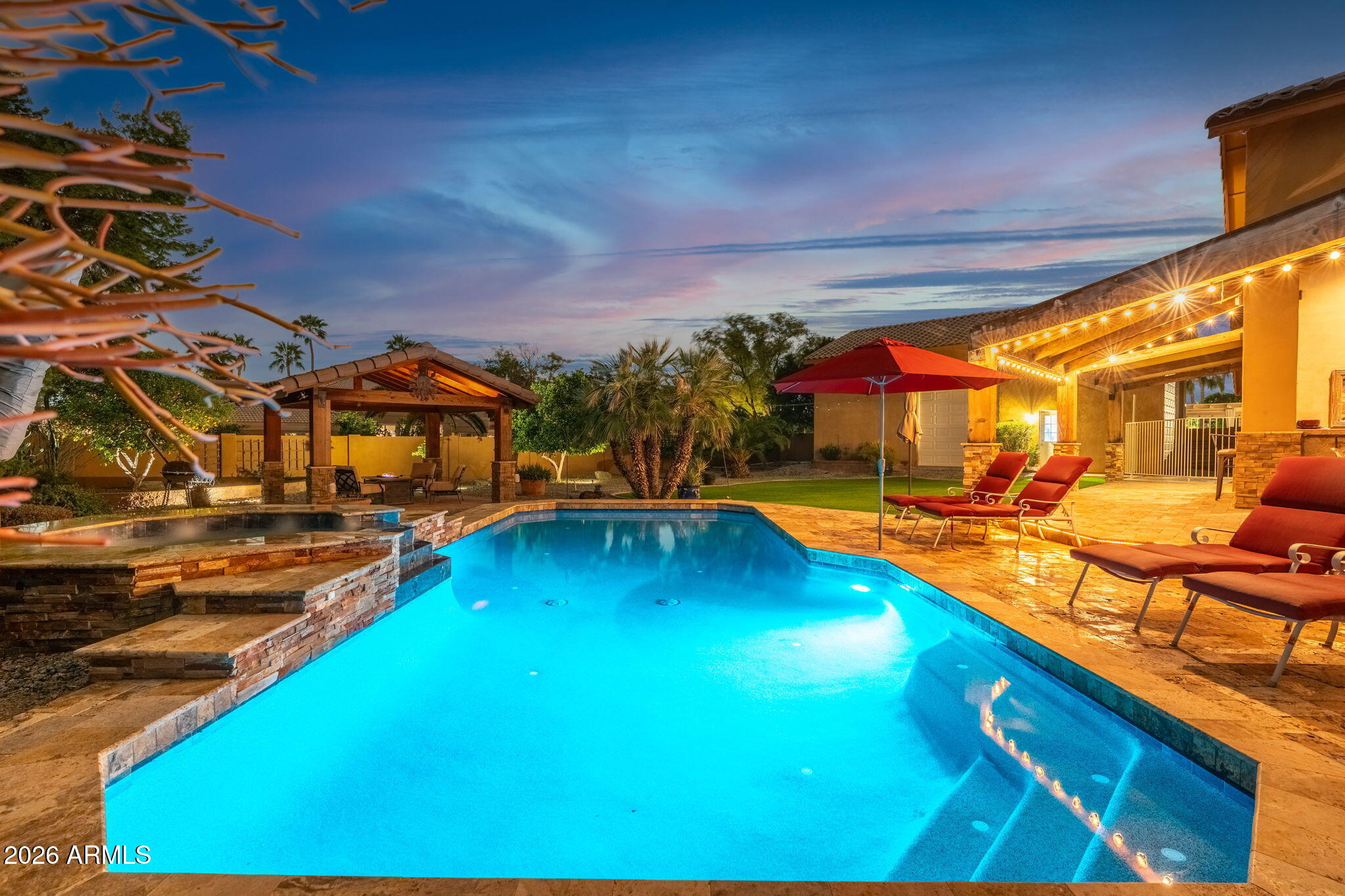 4613 W DESERT HOLLOW Drive