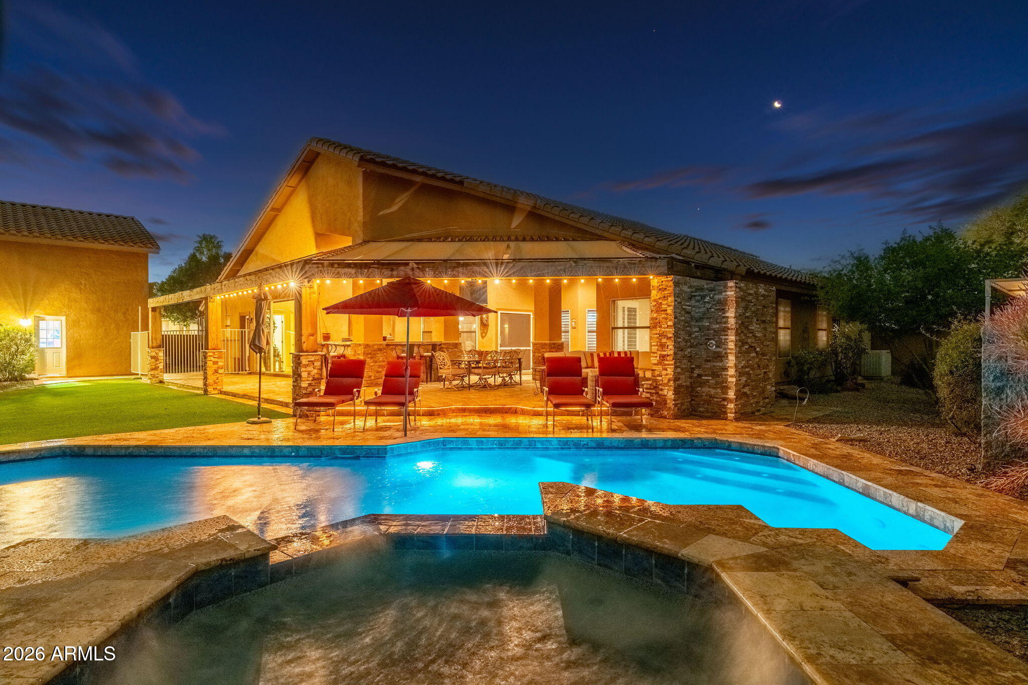 4613 W DESERT HOLLOW Drive