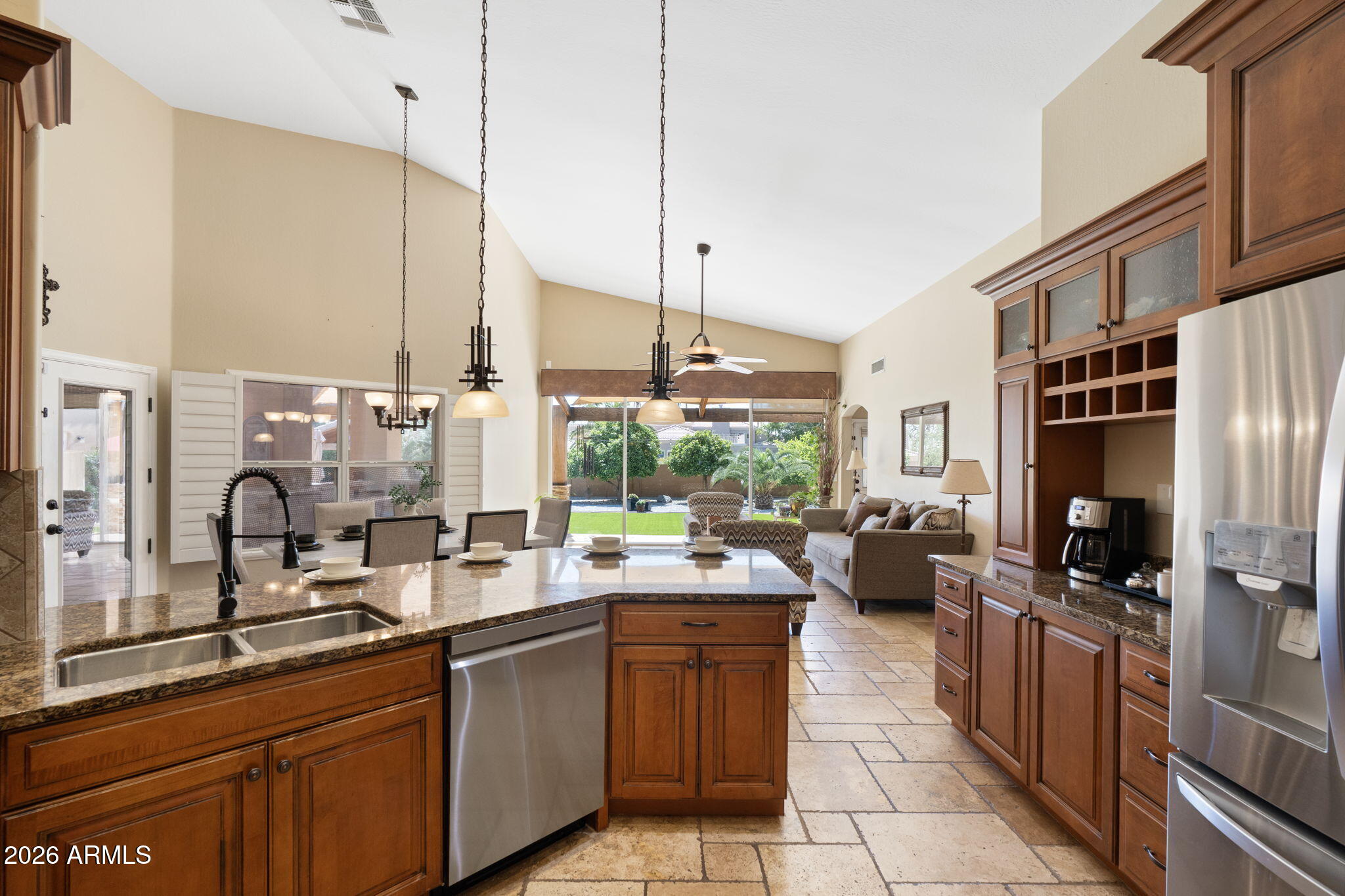 4613 W DESERT HOLLOW Drive