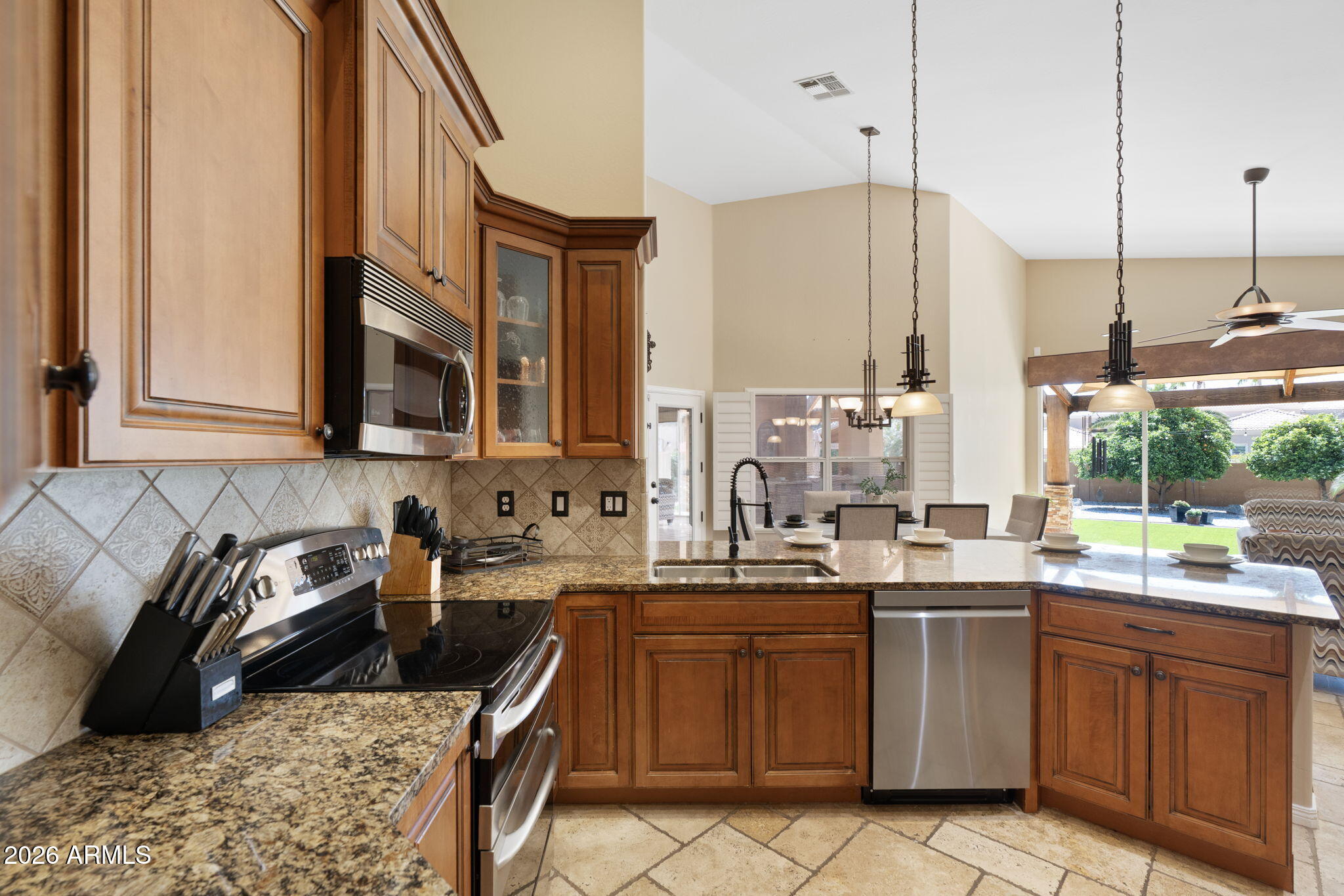 4613 W DESERT HOLLOW Drive