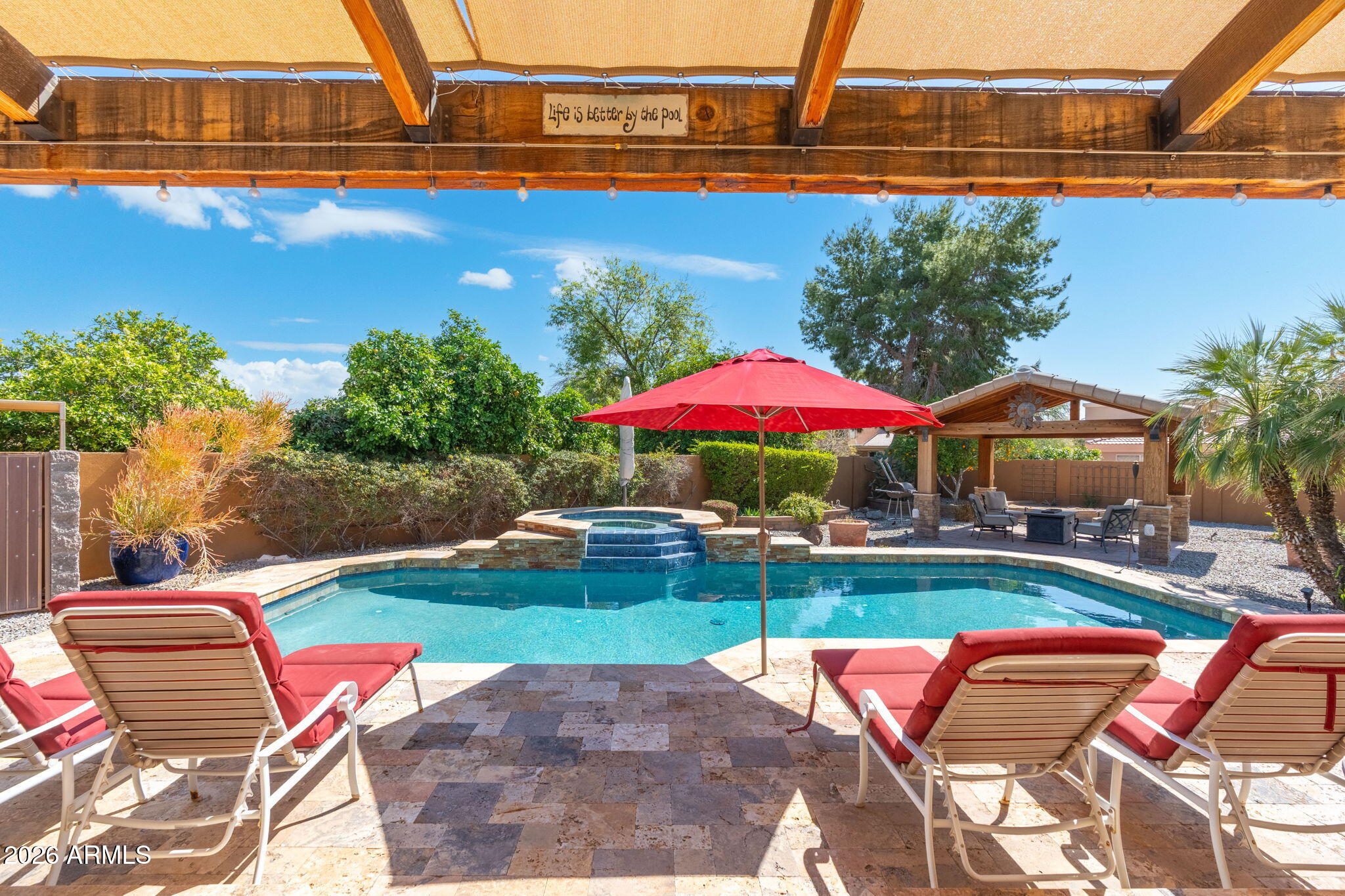 4613 W DESERT HOLLOW Drive