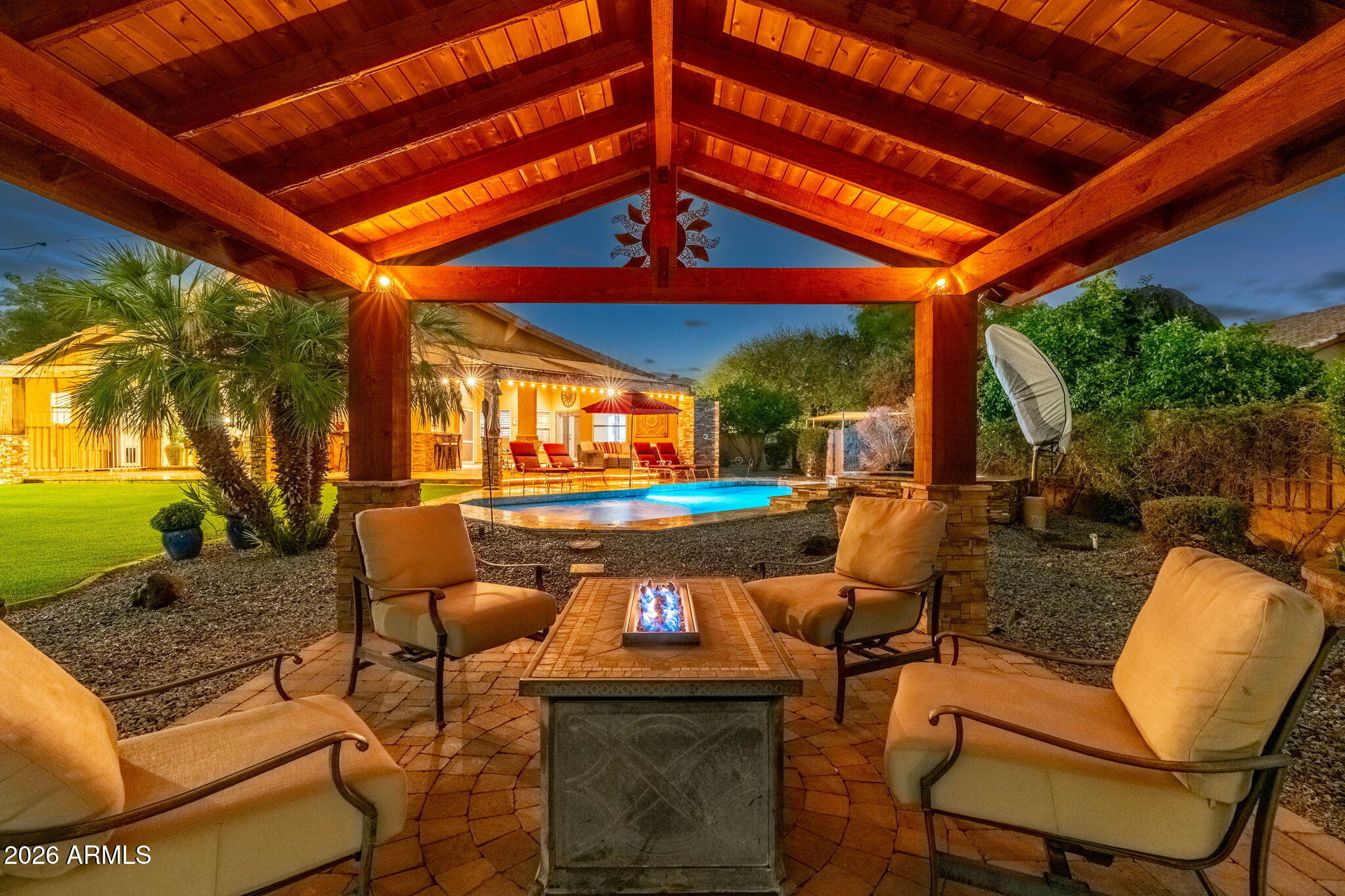 4613 W DESERT HOLLOW Drive