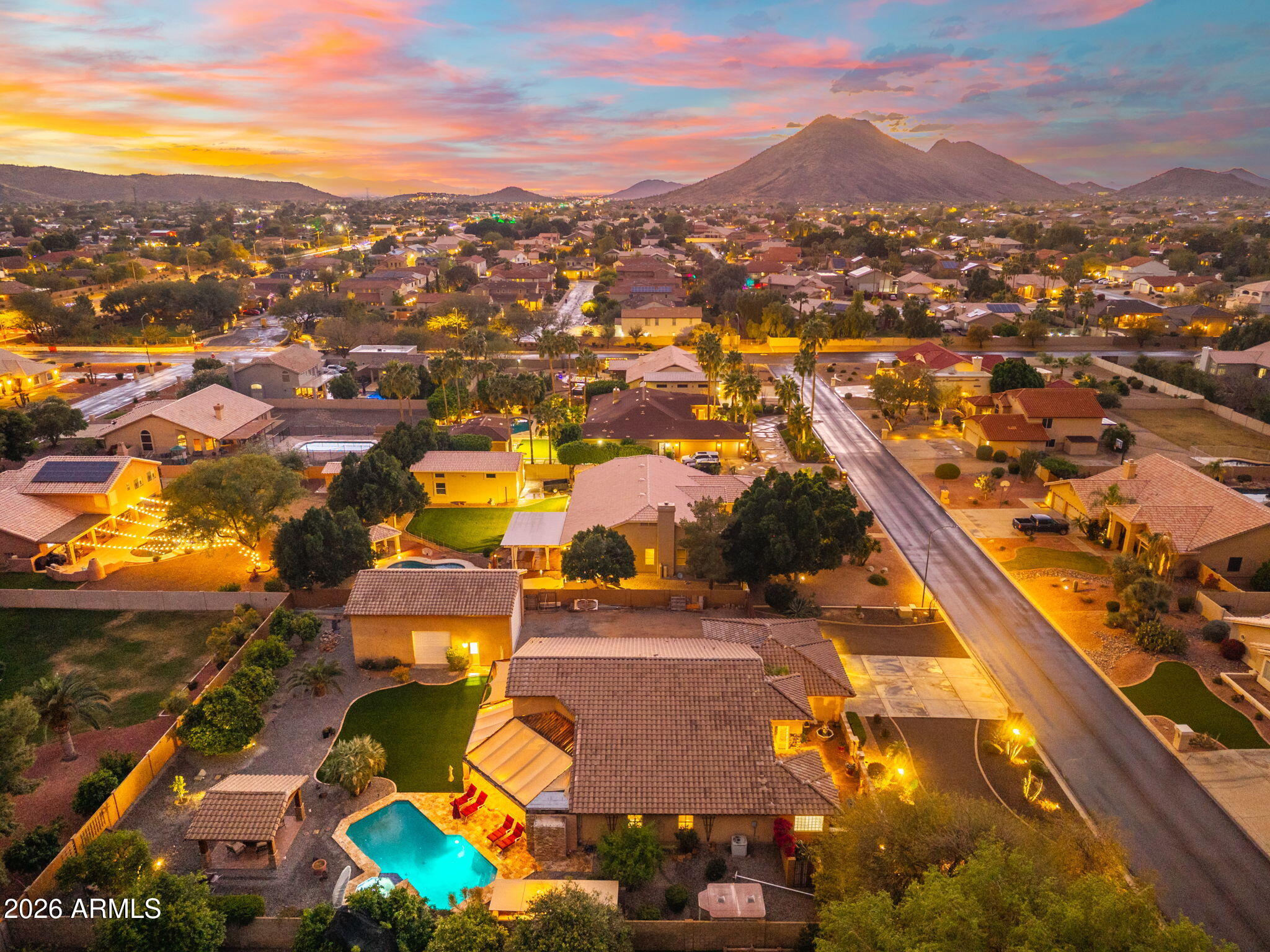 4613 W DESERT HOLLOW Drive