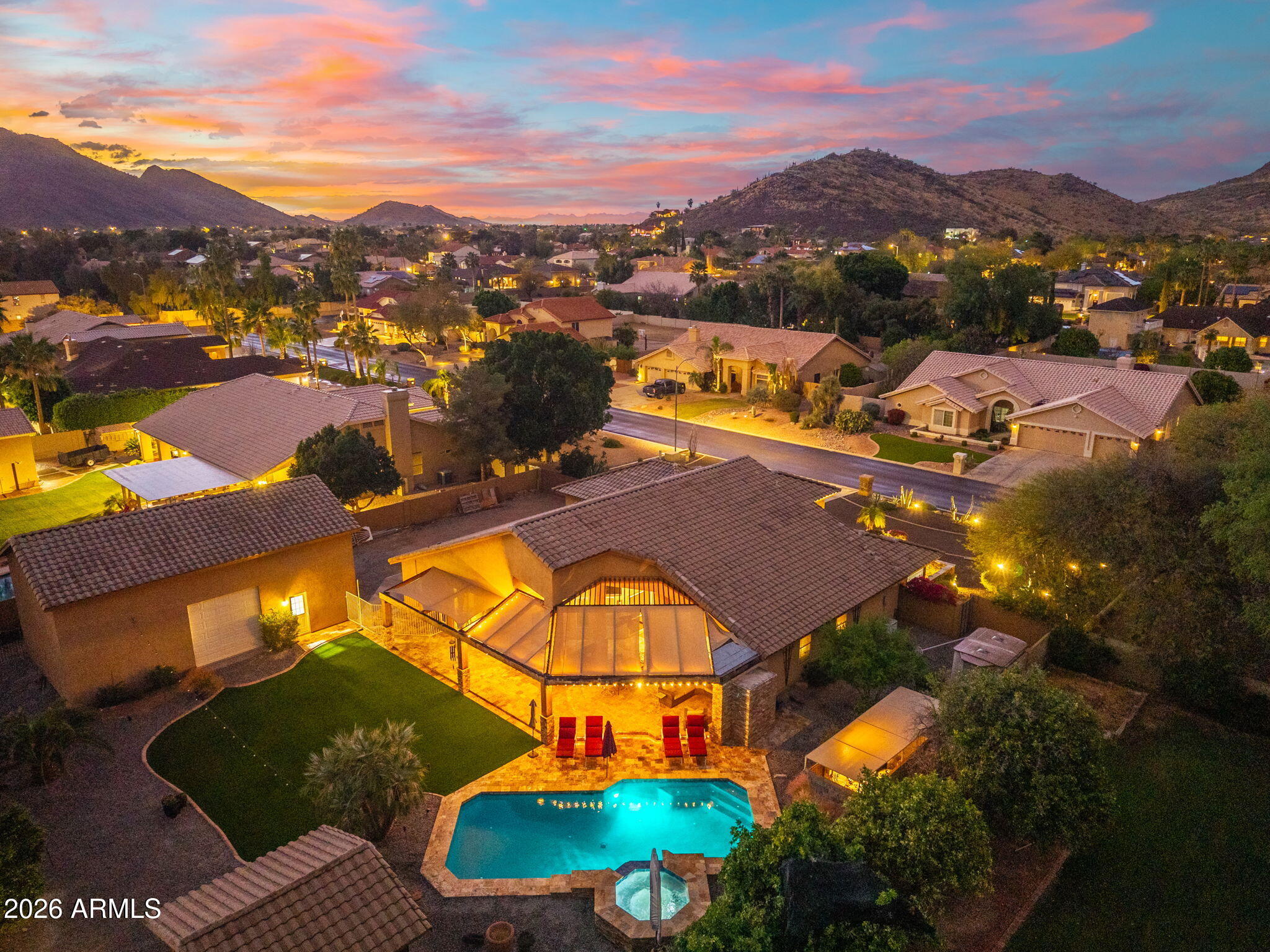 4613 W DESERT HOLLOW Drive