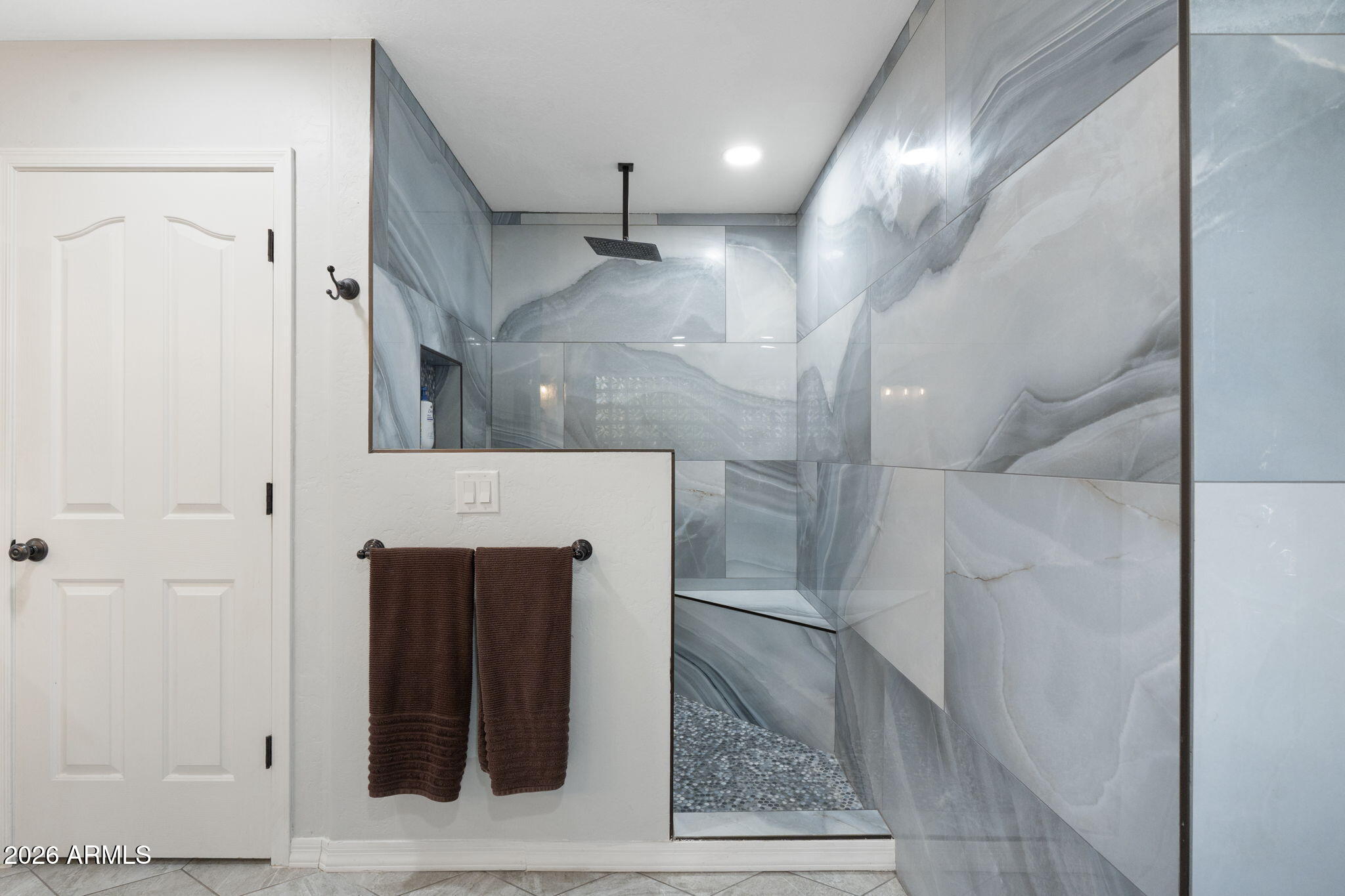 4613 W DESERT HOLLOW Drive