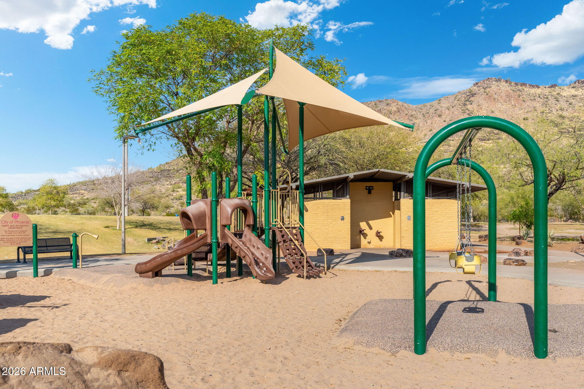 4613 W DESERT HOLLOW Drive