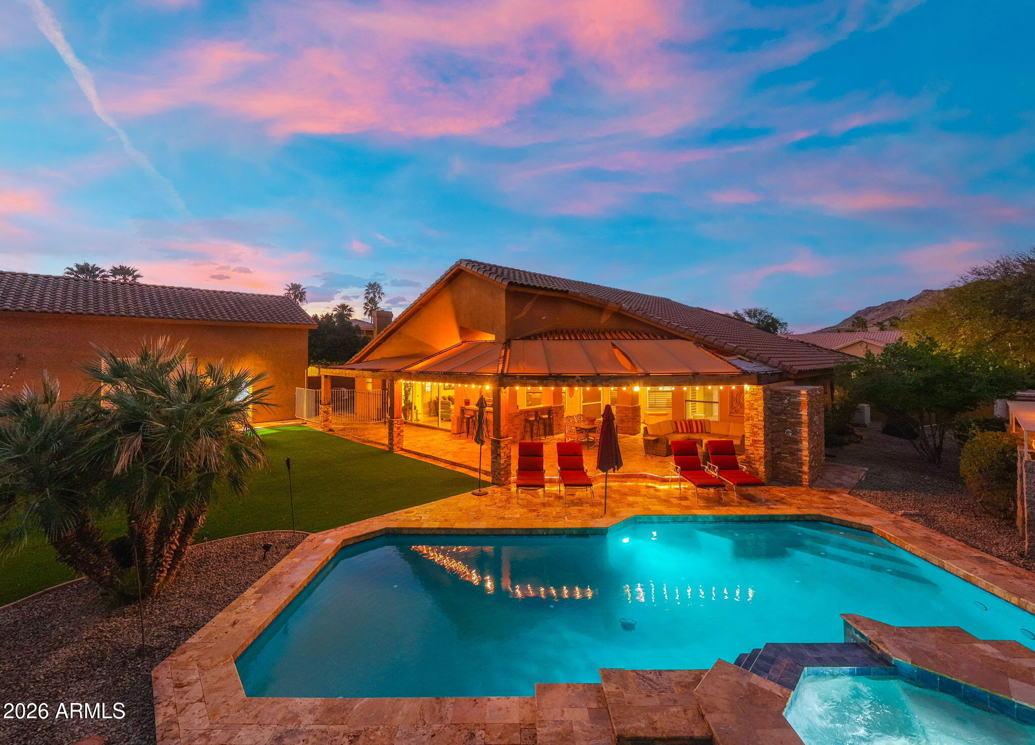 4613 W DESERT HOLLOW Drive