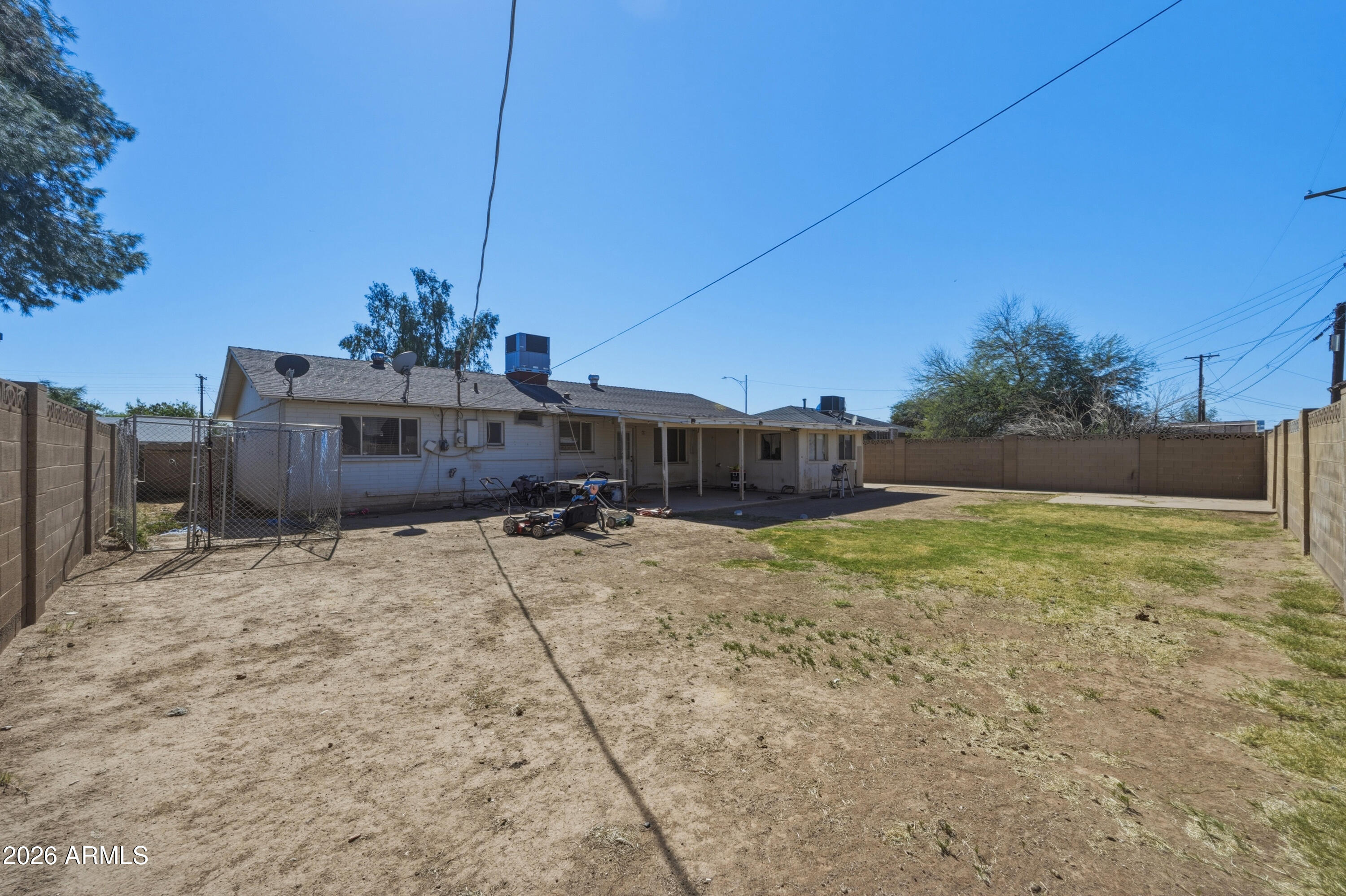 4832 W EARLL Drive
