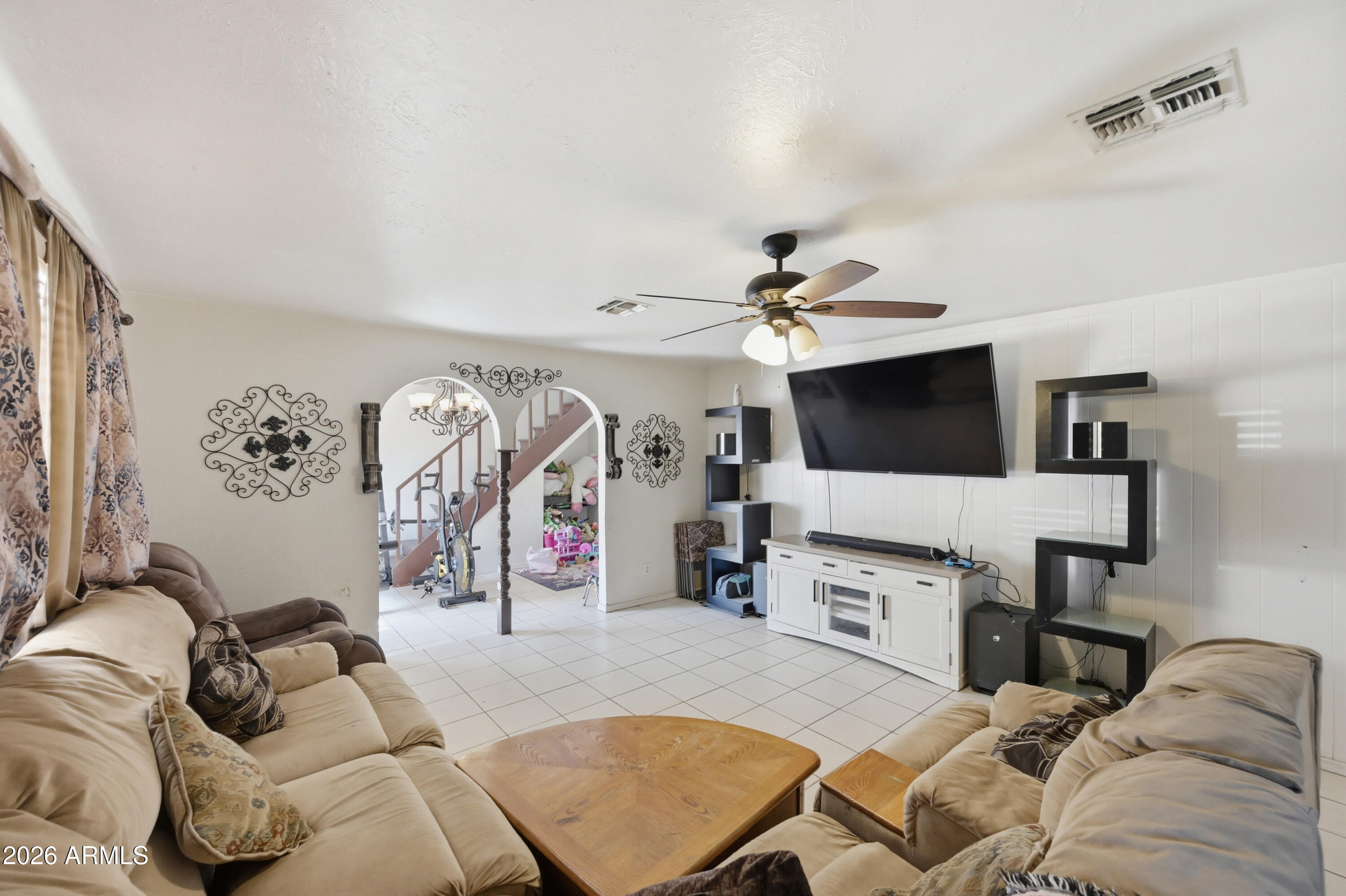 4832 W EARLL Drive