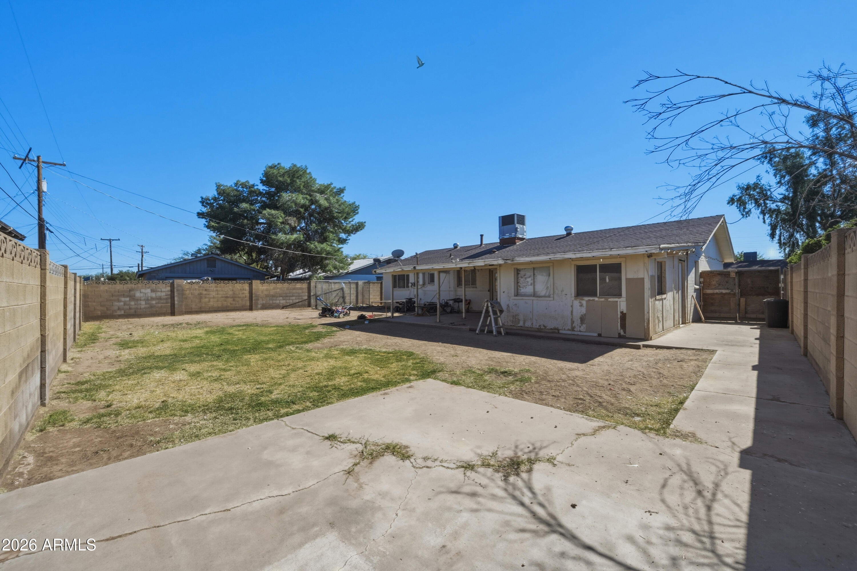 4832 W EARLL Drive