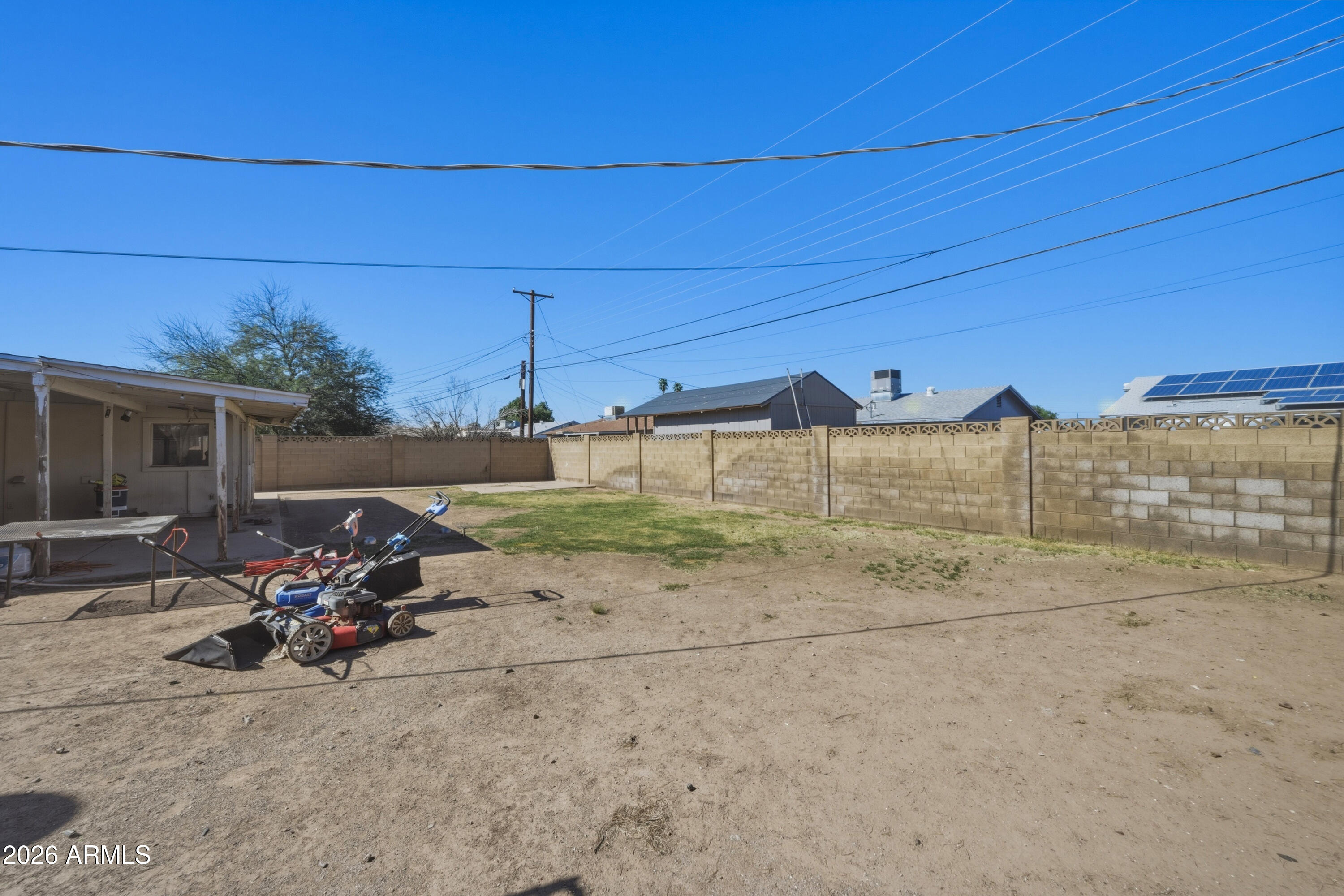 4832 W EARLL Drive