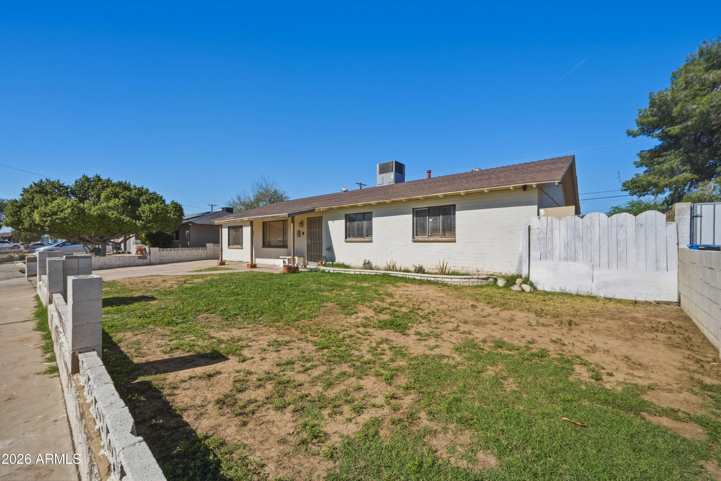 4832 W EARLL Drive