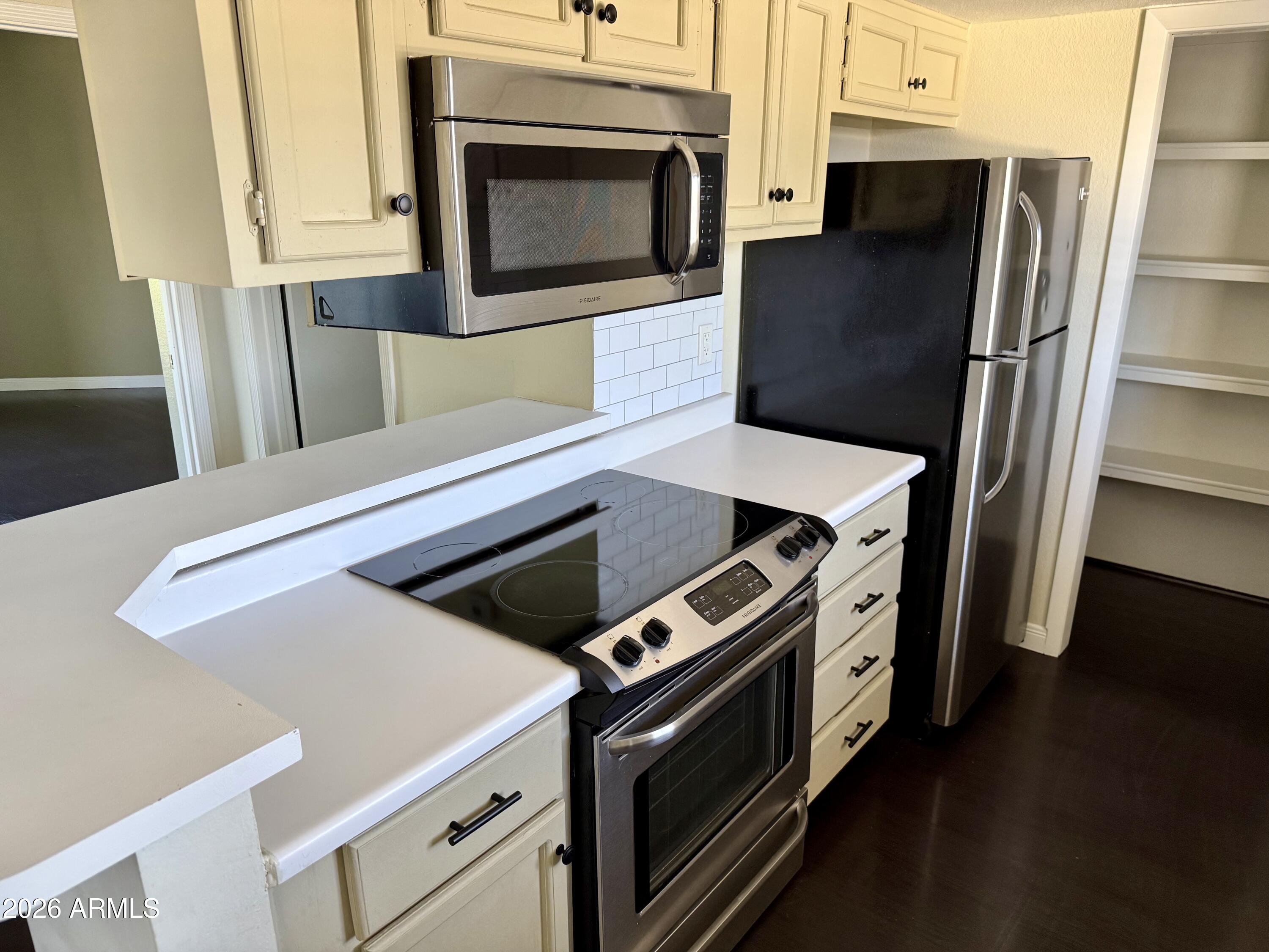 1352 E HIGHLAND Avenue 202