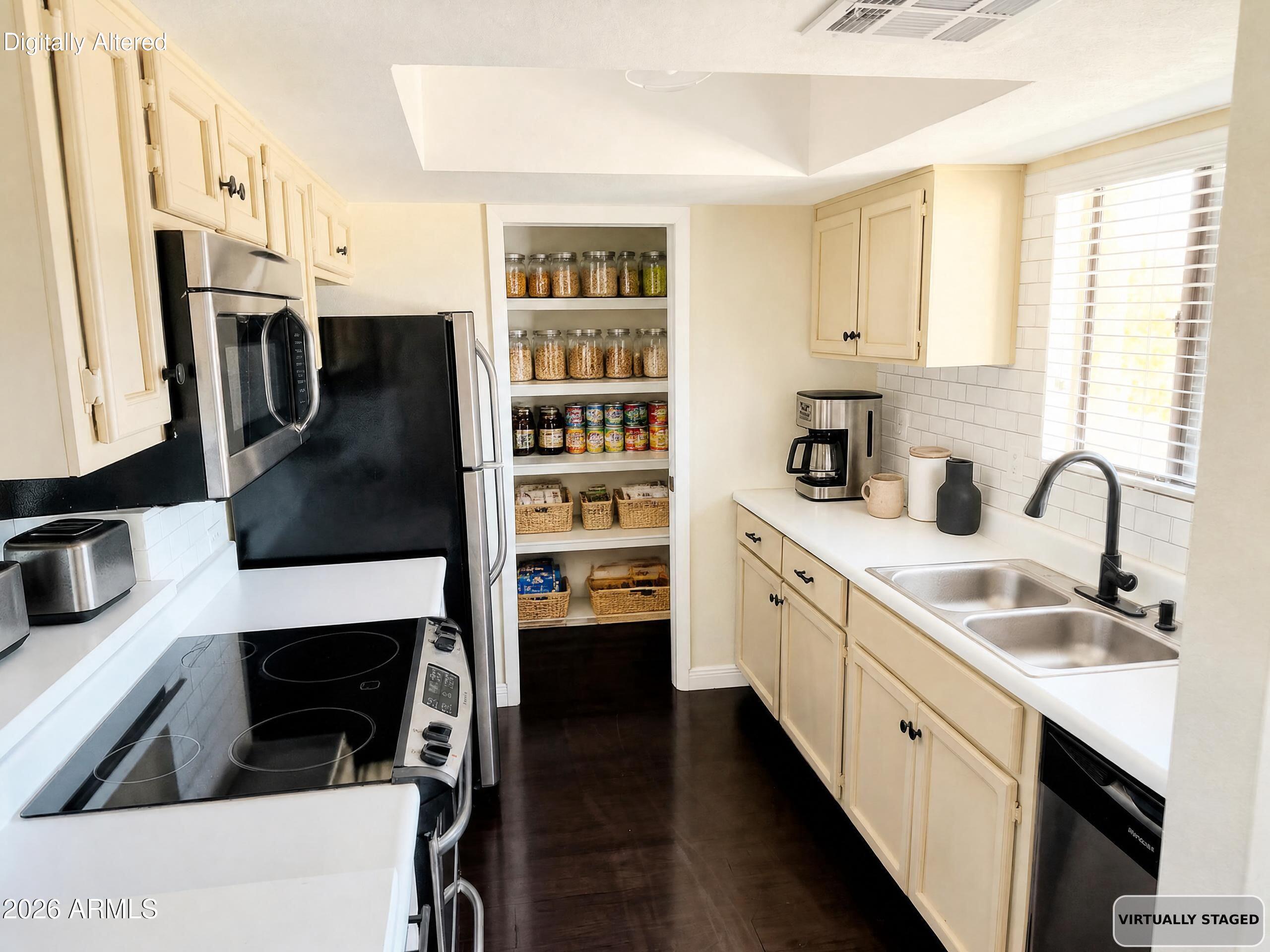 1352 E HIGHLAND Avenue 202