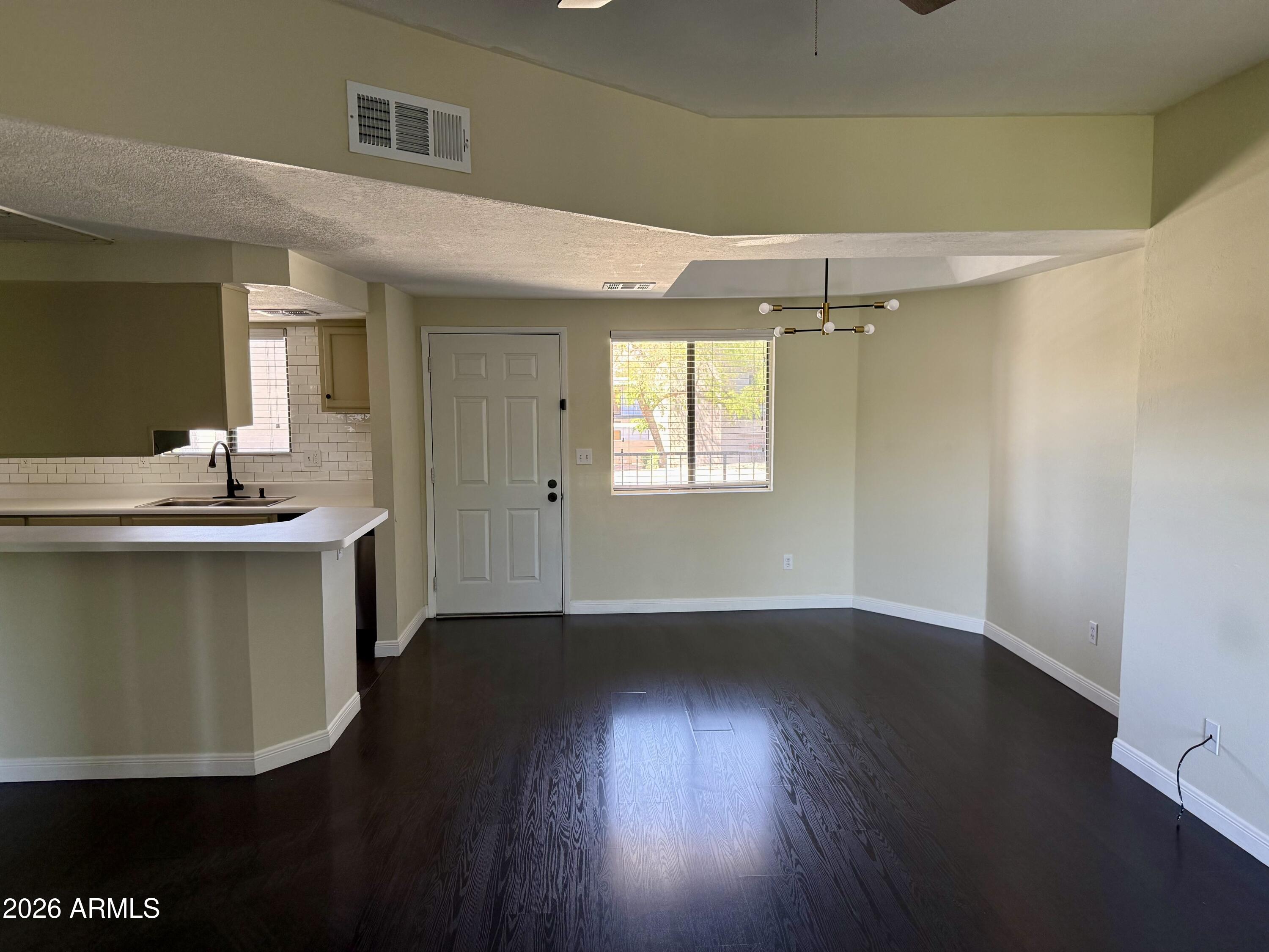 1352 E HIGHLAND Avenue 202