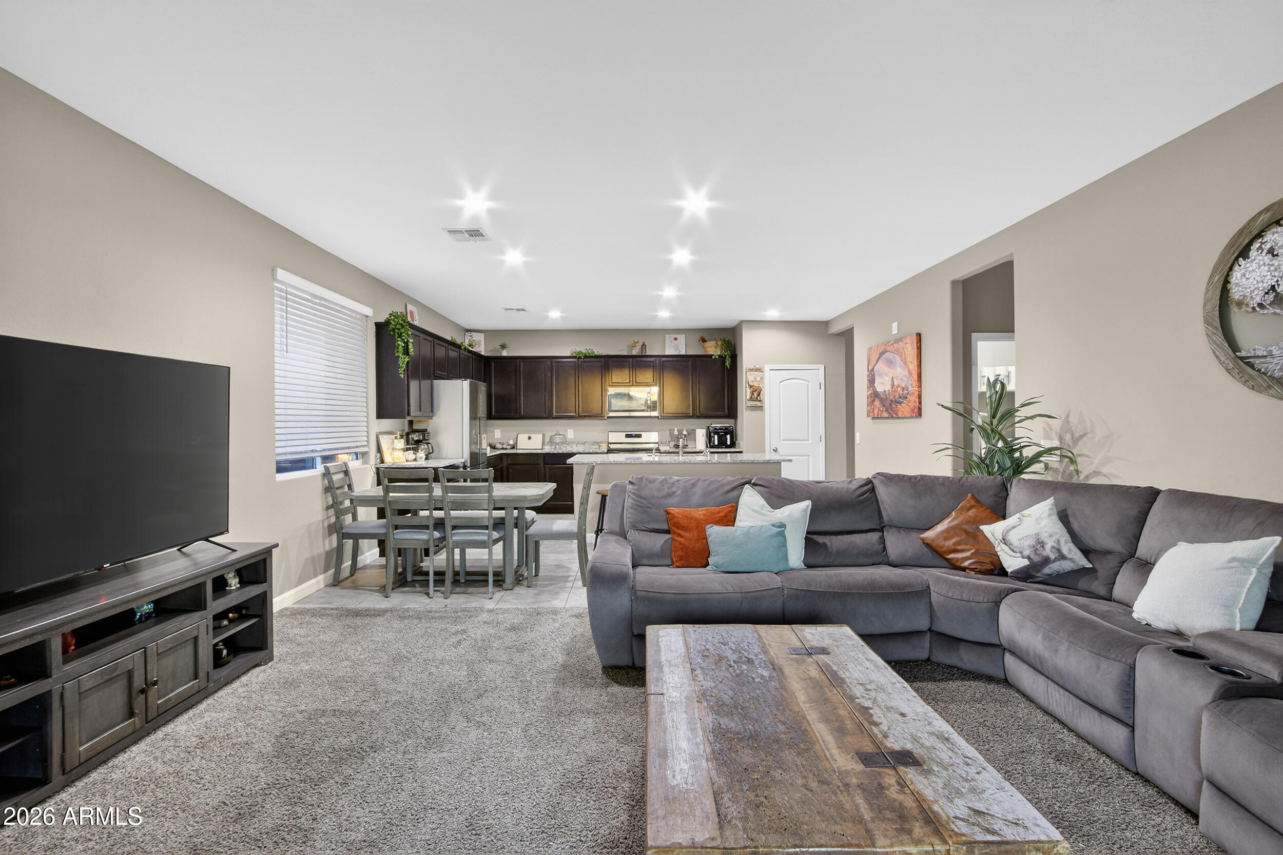 2594 N WRIGLEY Drive