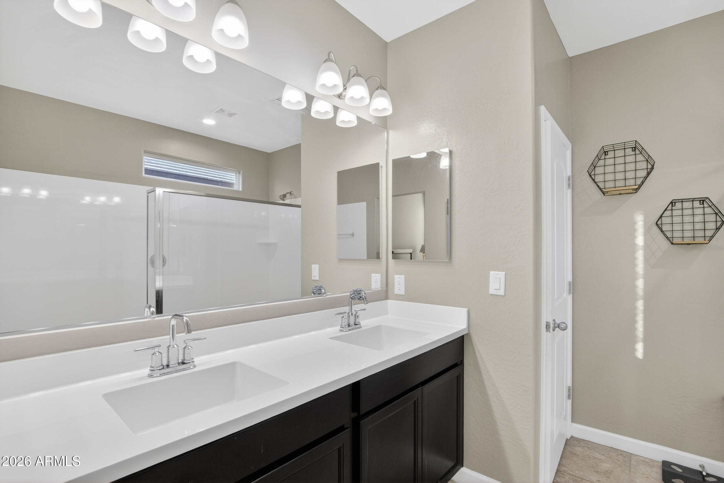 2594 N WRIGLEY Drive