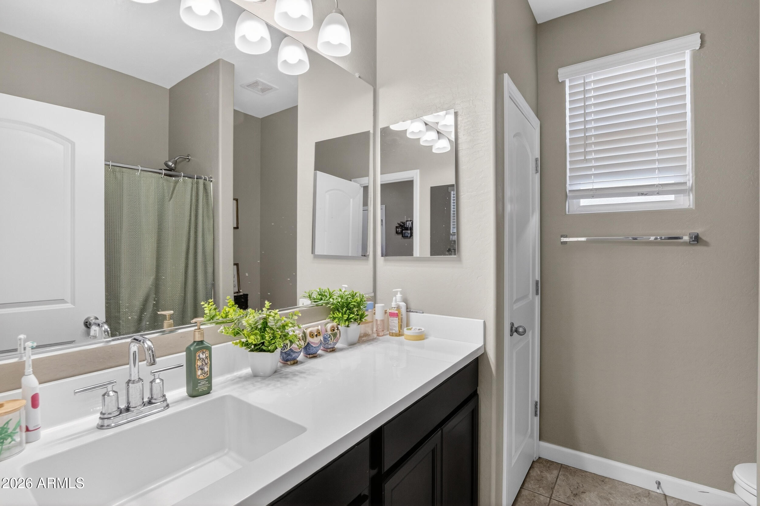 2594 N WRIGLEY Drive