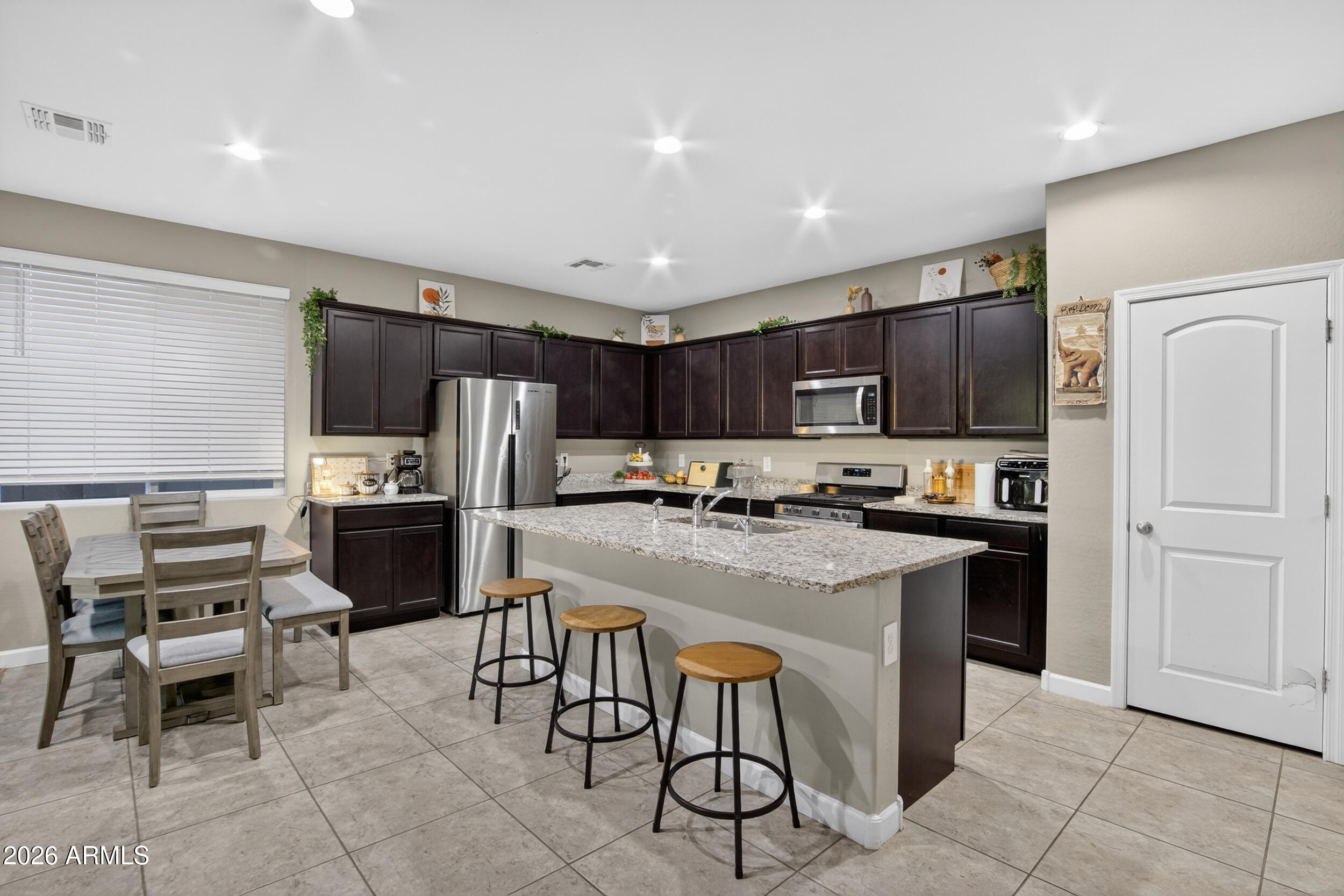 2594 N WRIGLEY Drive