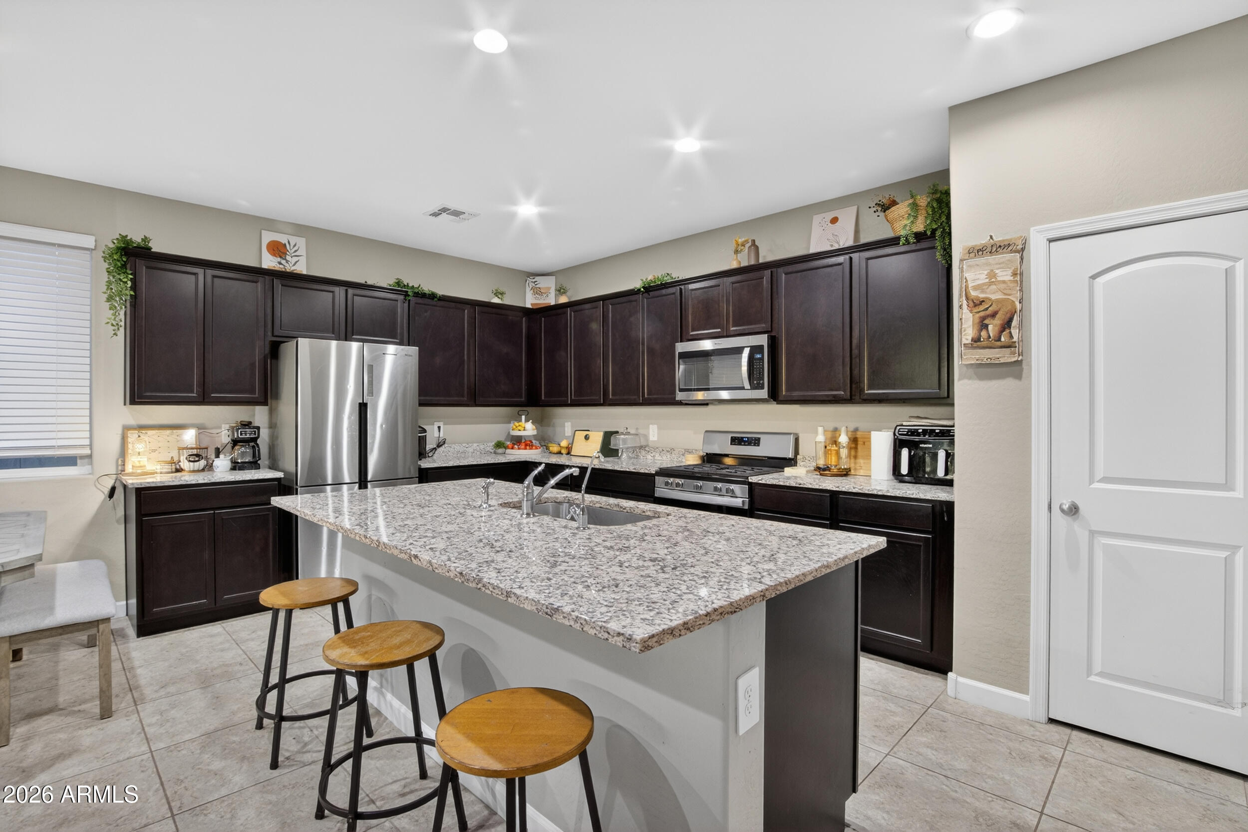 2594 N WRIGLEY Drive