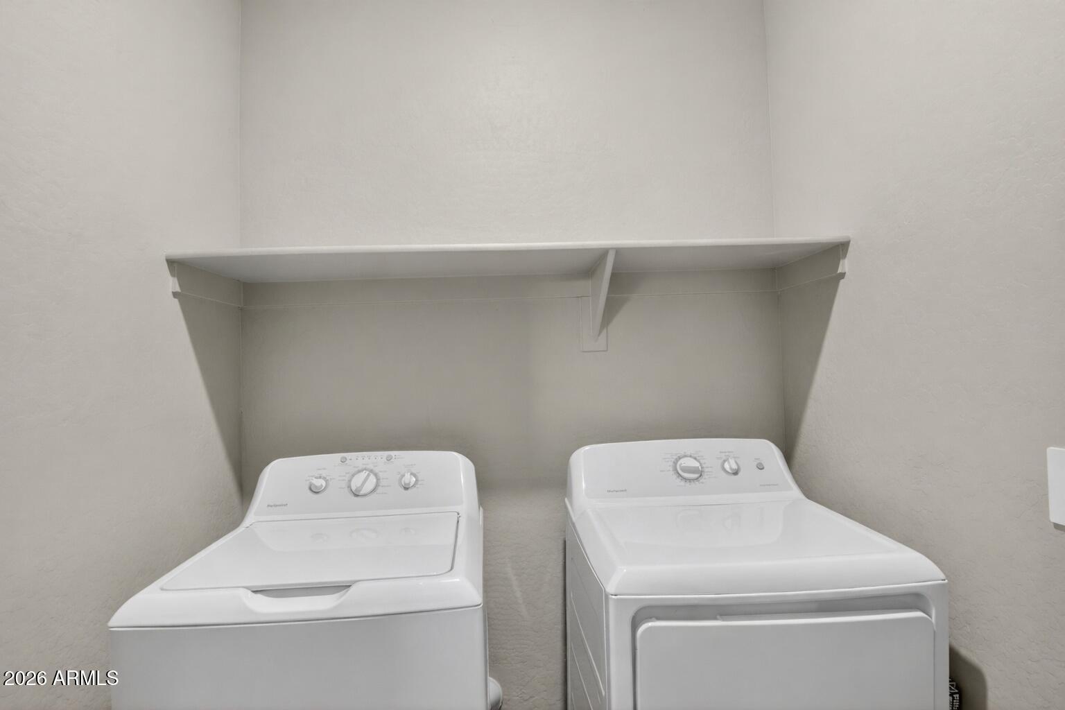 2594 N WRIGLEY Drive