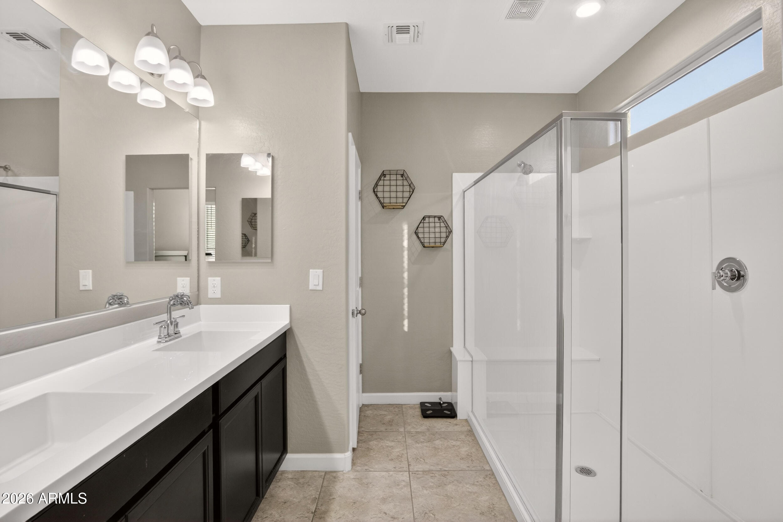 2594 N WRIGLEY Drive