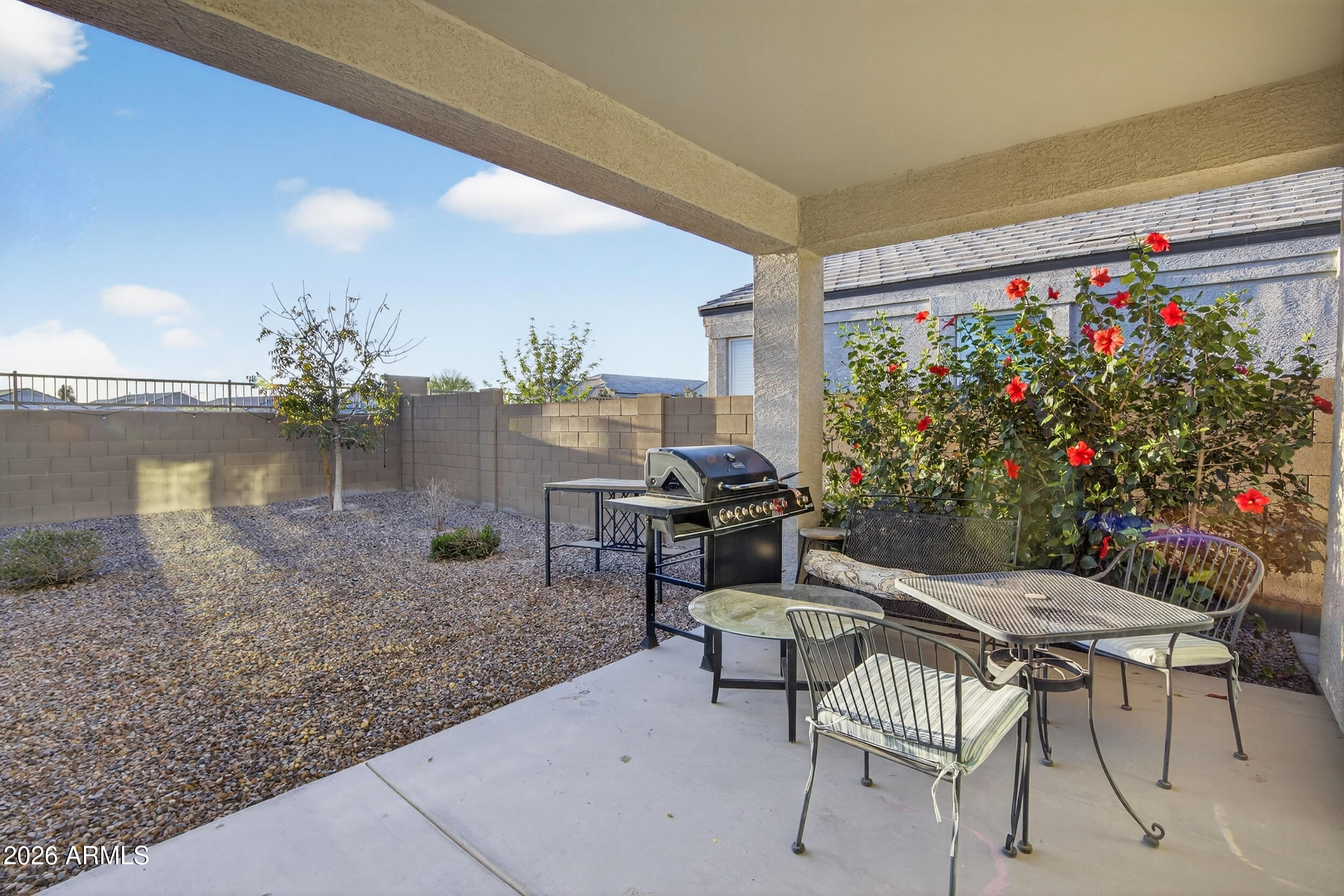 2594 N WRIGLEY Drive